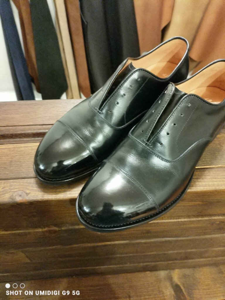 42nd Royal Highland アッパー補修後の仕上がり。職人の丁寧な施工でシミが目立たなくなり、革本来の質感と美しさを取り戻した。
