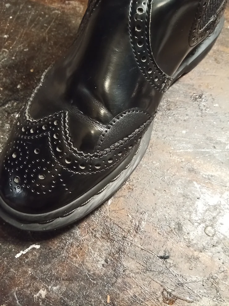 ドクターマーチン 革に穴 修理(Dr.martens)【職人技】靴修理専門店Order靴修理修平 修理後