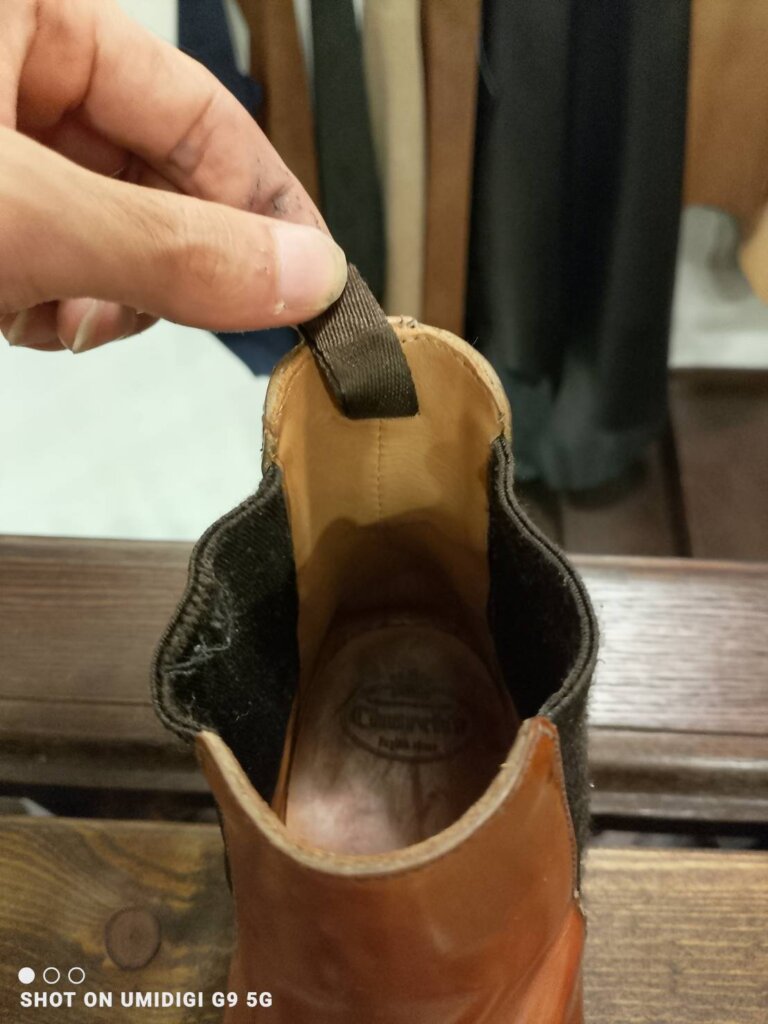 Church's チャーチ 革靴 履き口ライニング修理事例 補強後の強度確認 横浜 高級靴修理専門店による自然な仕上がり