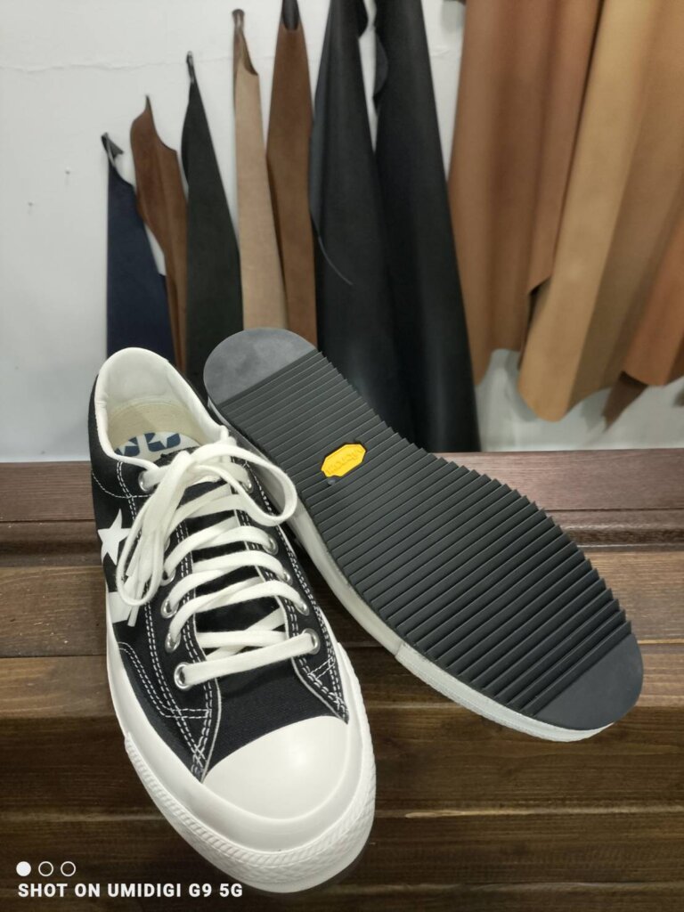 コンバース オールスターの全面補強修理後の完成写真。新品同様の外観に仕上げつつ、ソール剥がれや摩耗を防止する耐久強化仕様。全国対応の靴修理専門店Order靴修理修平による2025年最新版。