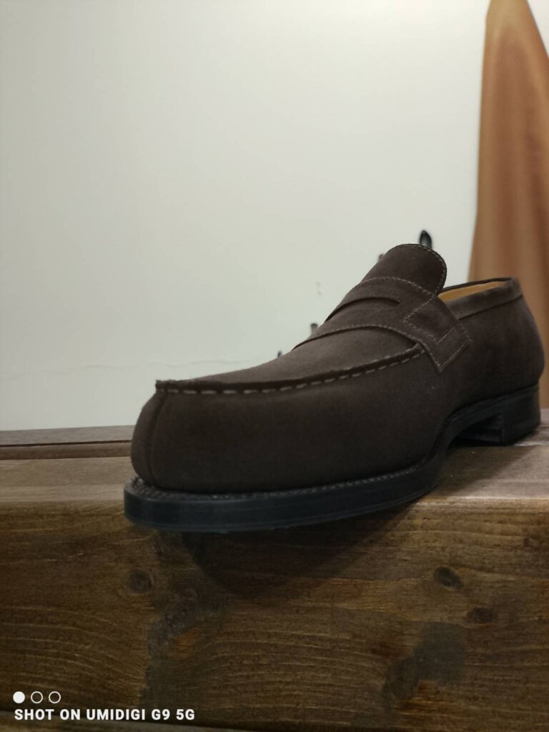 J.M. WESTON 靴修理 横浜|新品時にハーフラバーを装着した仕上がり。レザーソールとラバーの境目が自然で、純正ラインを崩さない上品な完成写真。