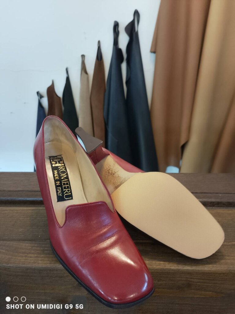 横浜・山手の靴修理専門店Order靴修理修平で施工後のロミエル パンプス。ハーフラバー補強によりソールの滑りを防止し、赤レザーの艶と深みが美しく甦った仕上がり。