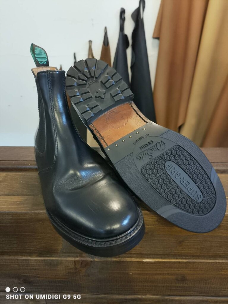 ソロヴェアー(NPS製)ブーツ修理後。Dr.Sole製スーパーグリップハーフラバーとラバーリフトを装着し、美しい仕上がりに整えた状態。