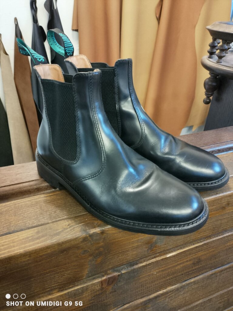 ソロヴェアー(NPS製)ブーツ修理後。ハーフラバーとラバーリフトを取り付け、滑りにくく美しく仕上げた状態。