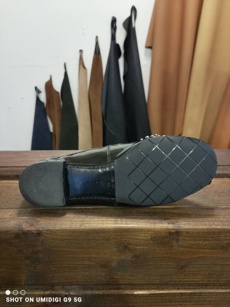 miu miu パンプスのソール全面補強後の状態。グリップ性の高いラバーソールに交換し、耐久性が向上したアフター画像。