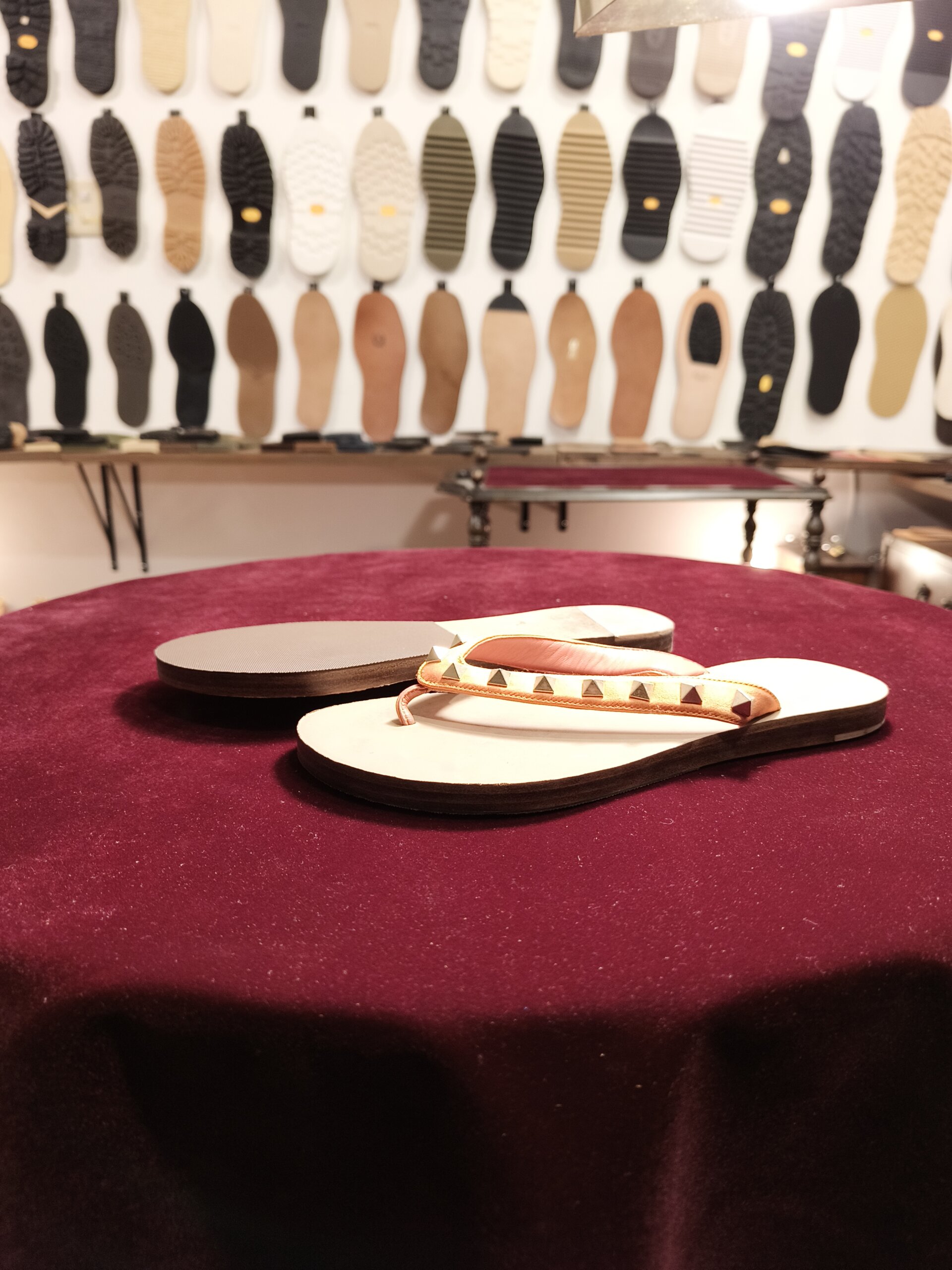 ヴァレンティノのサンダルにハーフラバーを施工した修理事例　横浜の靴修理専門店Order靴修理修平