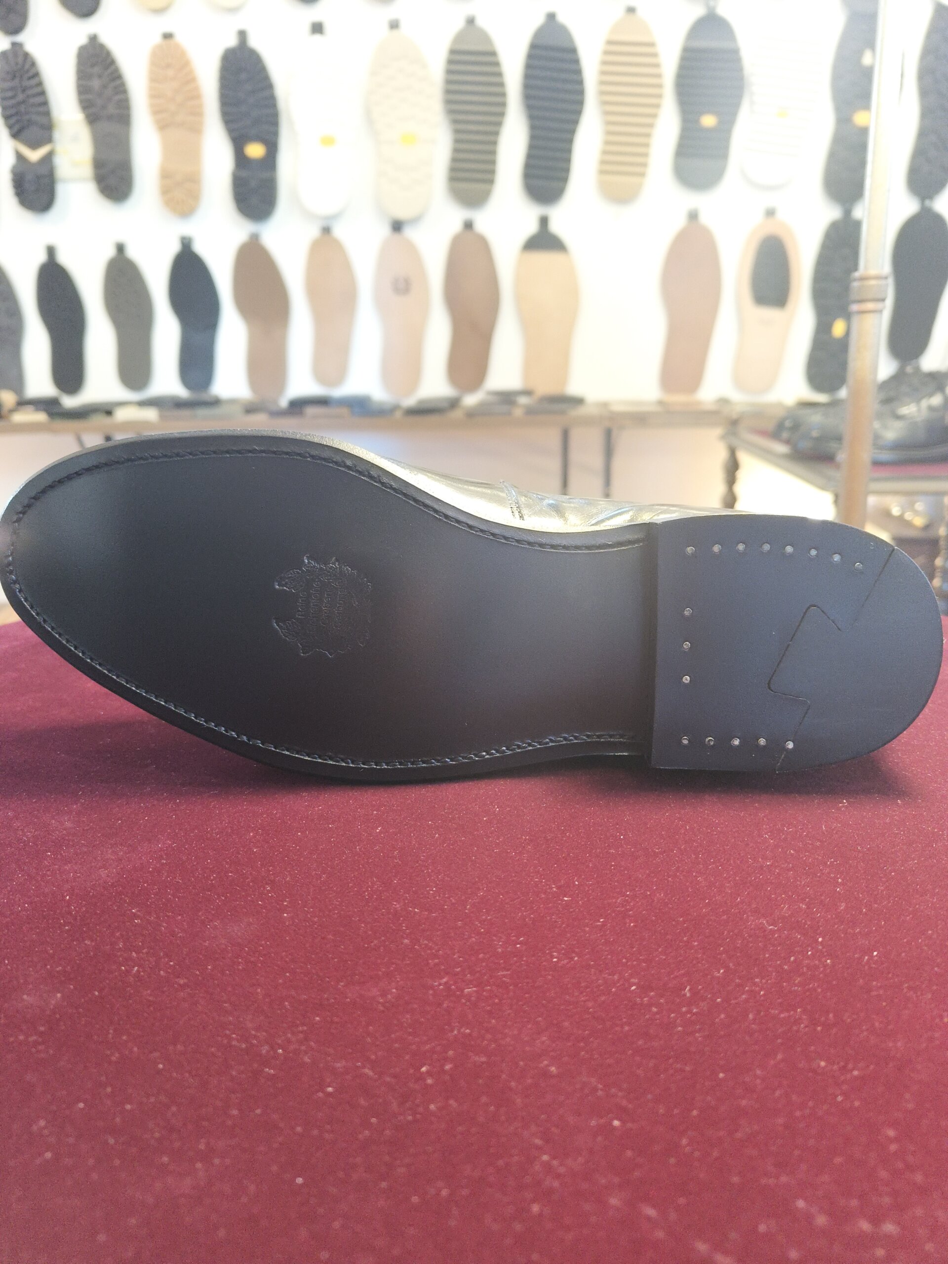 オールデン チャッカブーツ レザーオールソール施工後 全体仕上がり