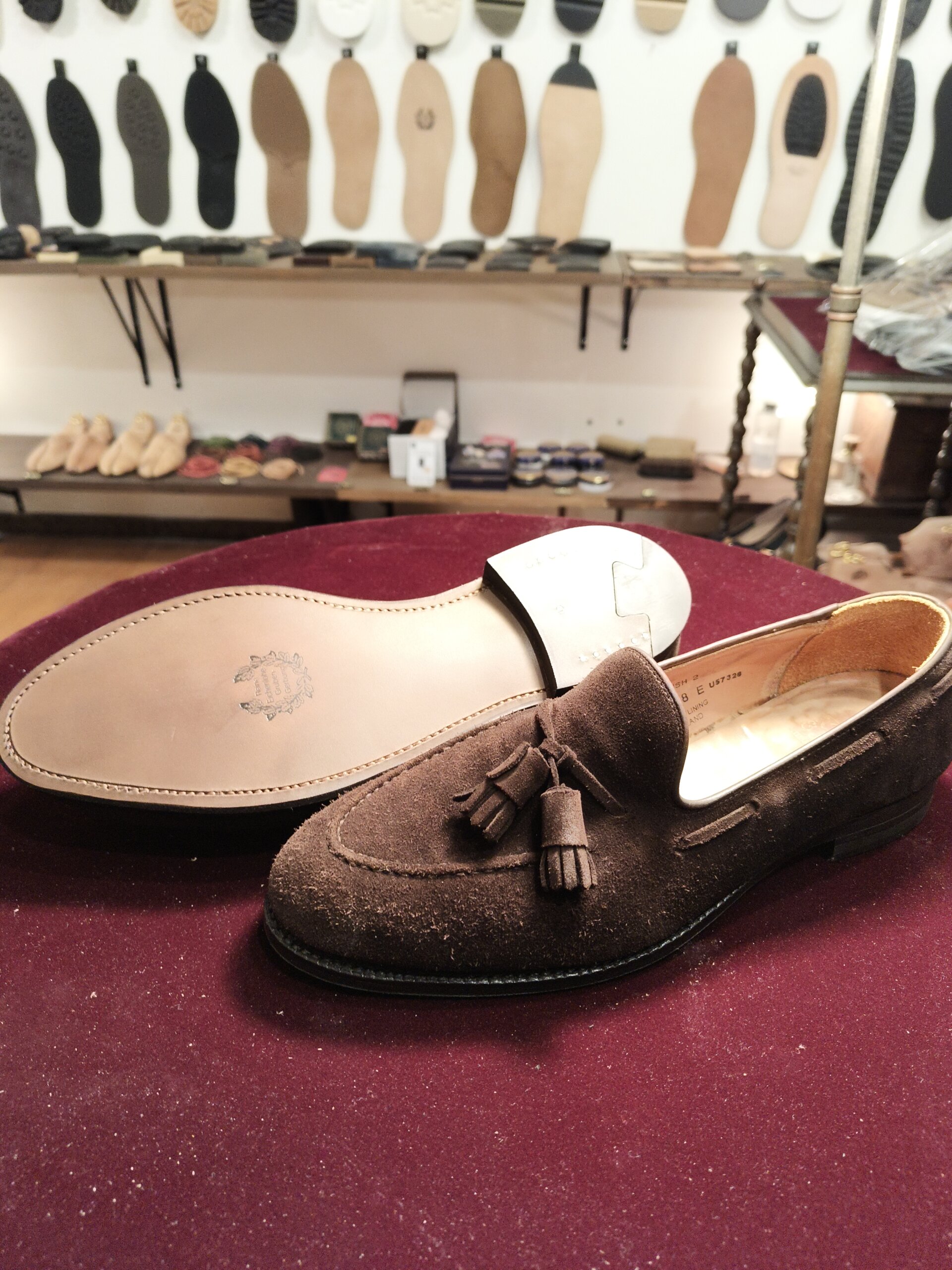 クロケット＆ジョーンズ タッセルローファー レザーオールソールとカウンターライニング修理後の仕上がり