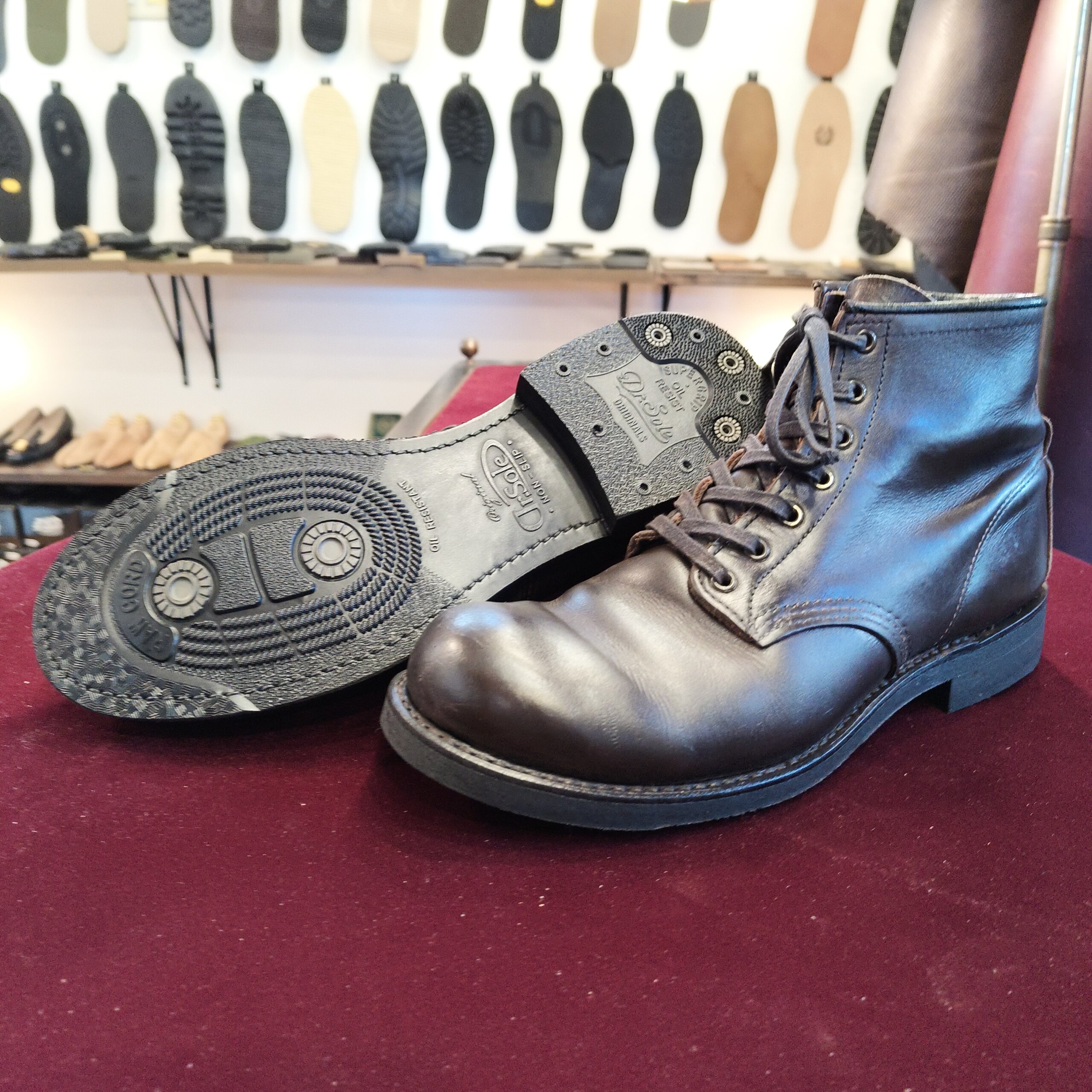 オールソール交換とオイルメンテナンスを施したレッドウィングブーツの完成後外観