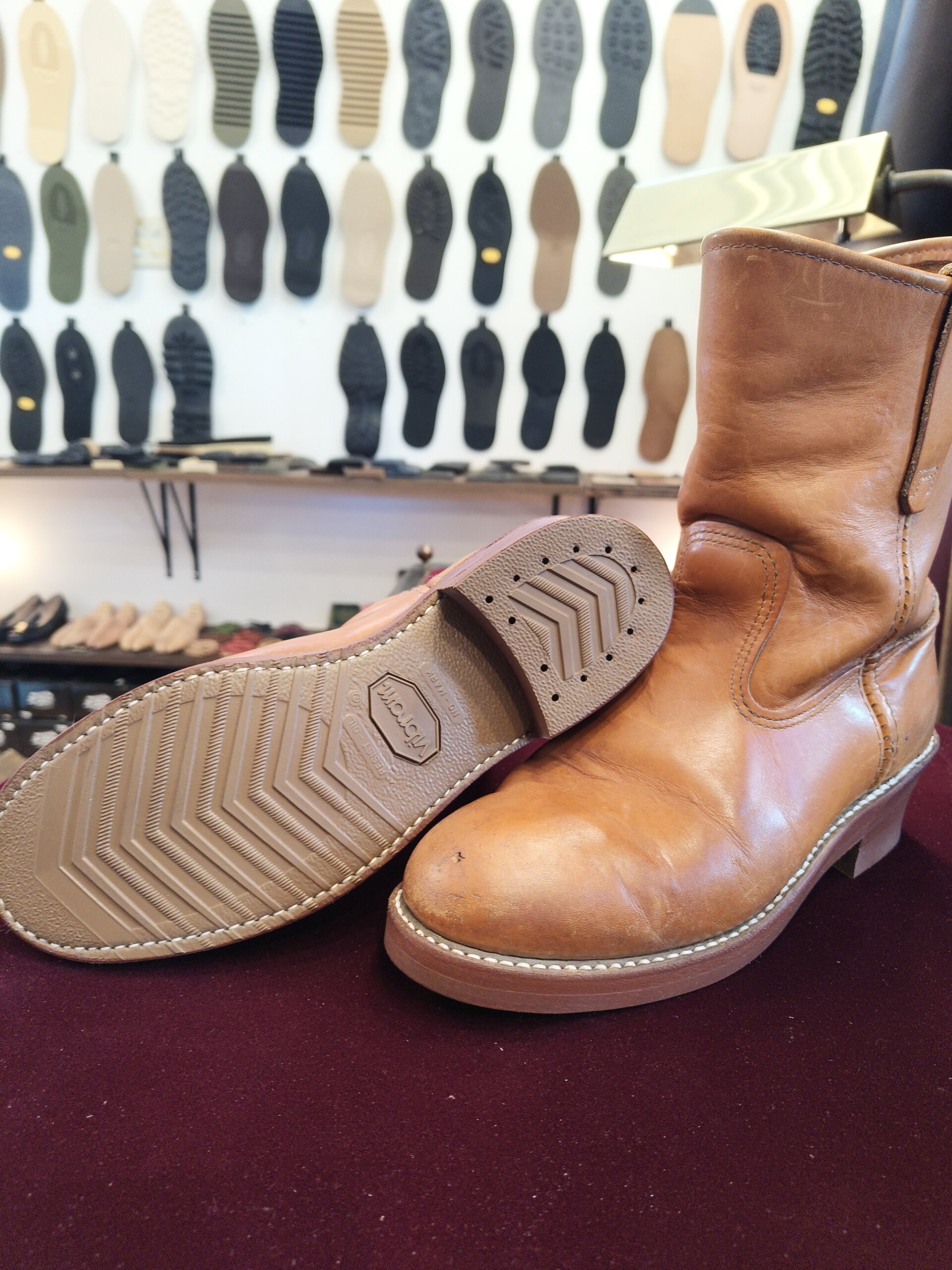 横浜で施工したレッドウィング アイリッシュセッター スポーツブーツのカスタムオールソール後の仕上がり