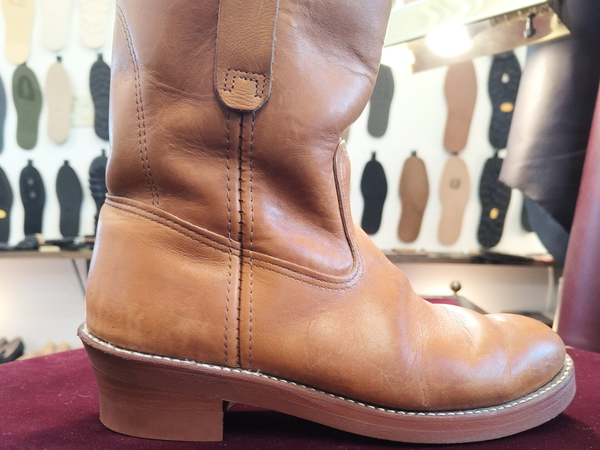 カスタムオールソール後のレッドウィング アイリッシュセッター スポーツブーツ側面仕上がり