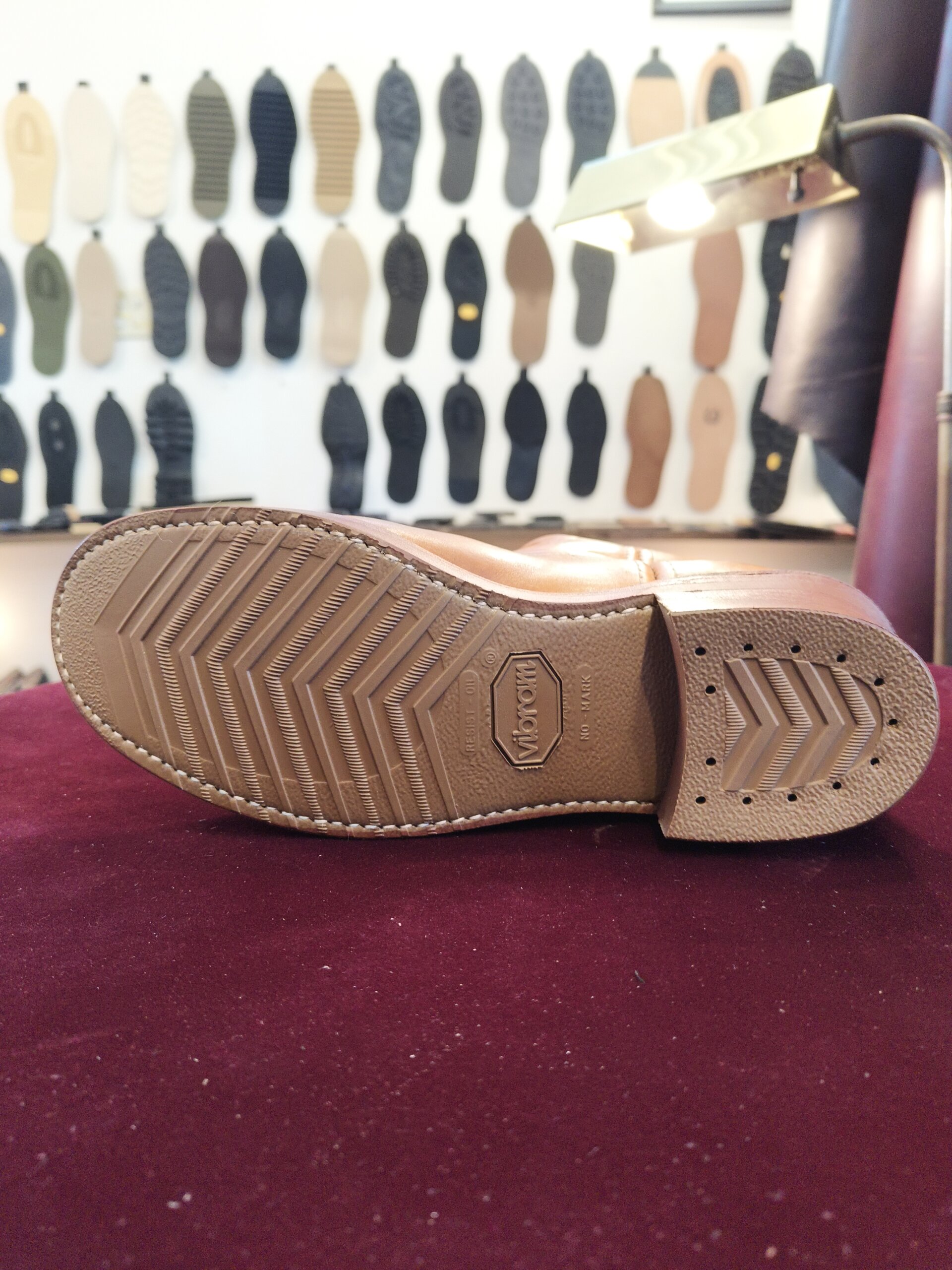 Vibramソール仕様のレッドウィング アイリッシュセッター スポーツブーツ オールソール仕上げ