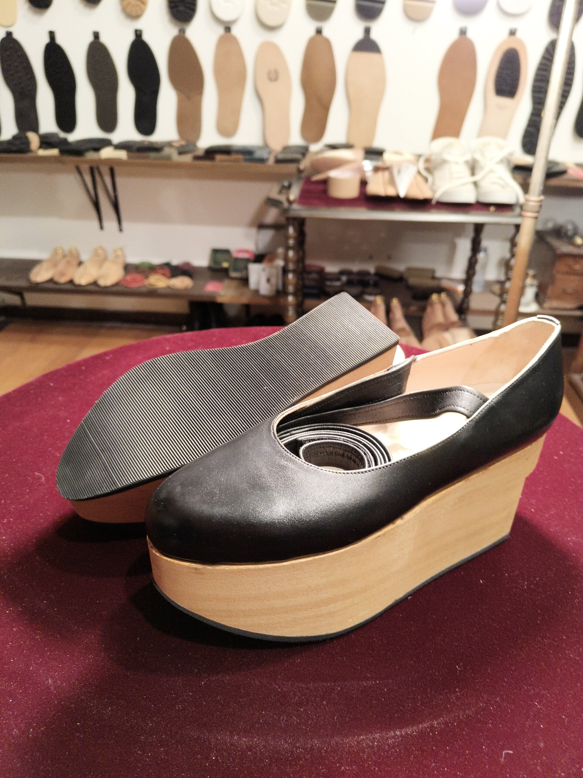 ヴィヴィアンウエストウッド ロッキンホース オールソール修理後 仕上がり