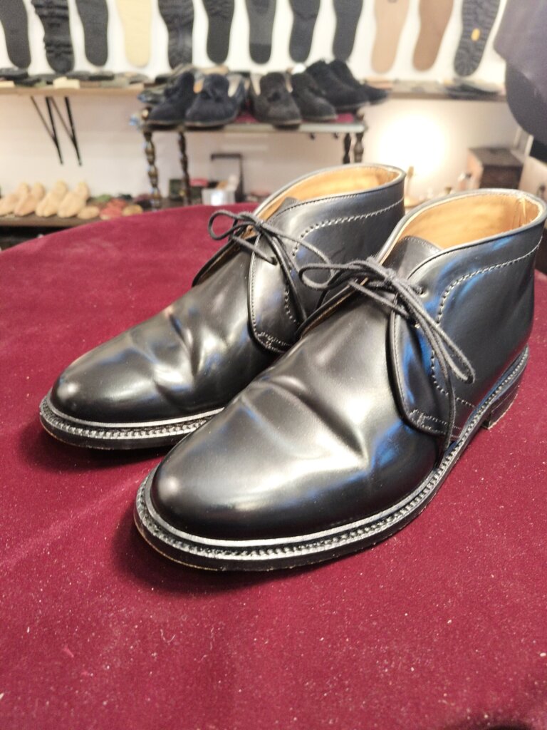 Berwick1707 モデル370 コードバン チャッカブーツ ベロ横裂け修理後の仕上がり 横浜 靴修理