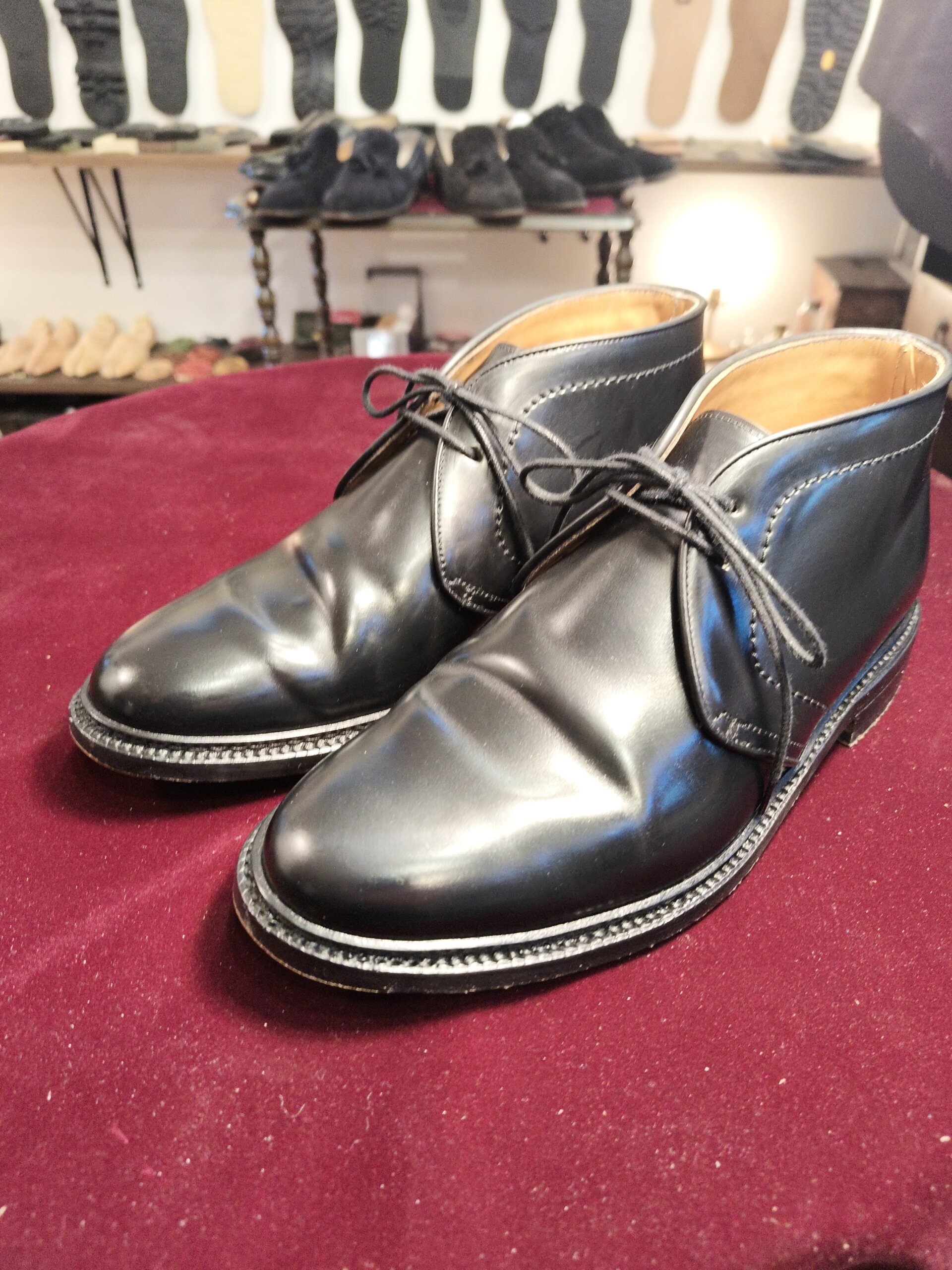 Berwick1707 モデル370 コードバン チャッカブーツ ベロ横裂け修理後の仕上がり 横浜 靴修理