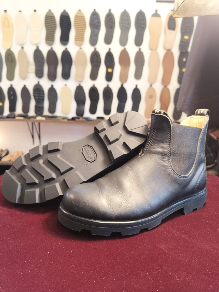 ブランドストーン ブーツ オールソール後 Vibramラグソール装着 横浜 靴修理