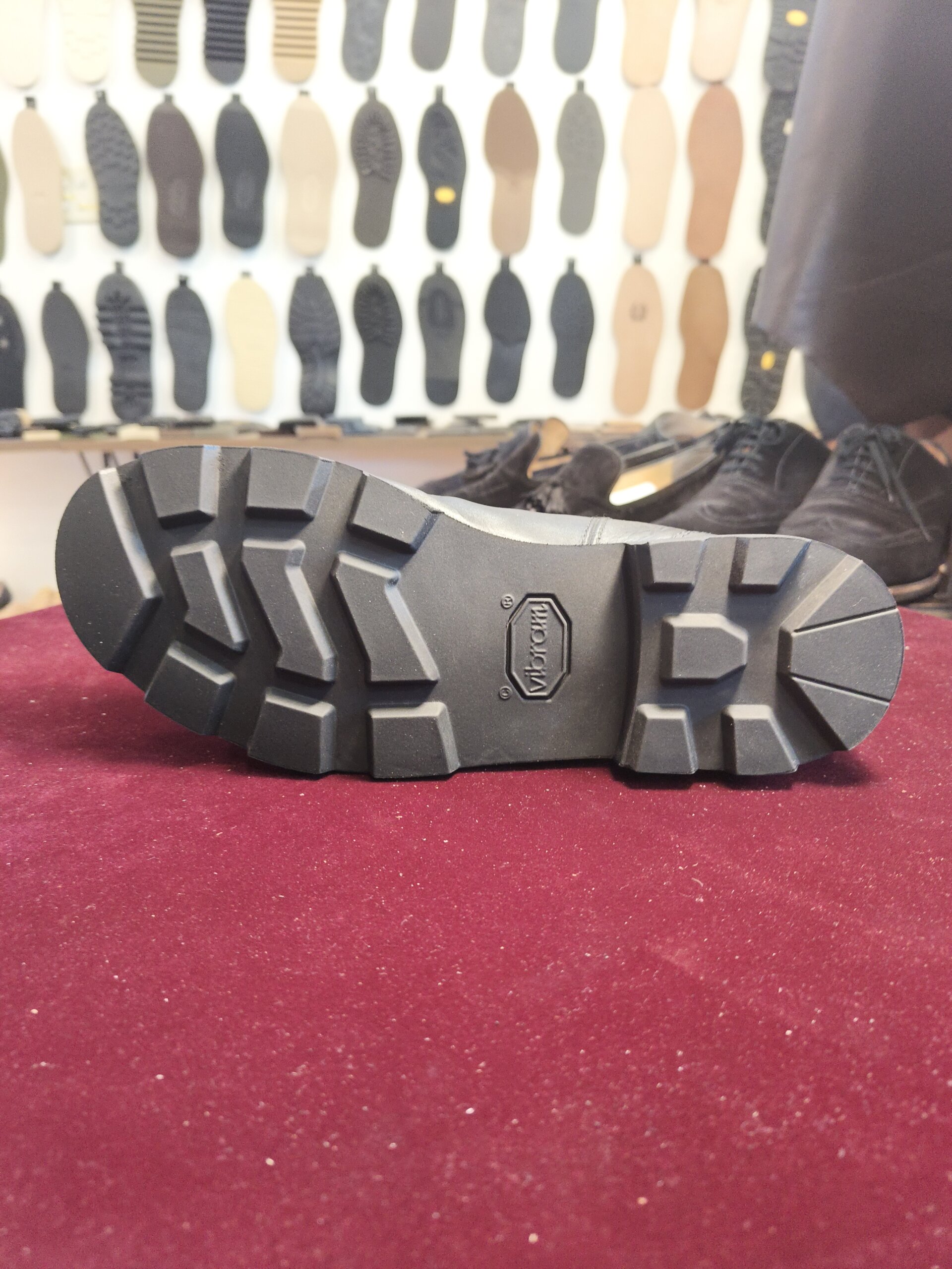 ブランドストーン ブーツ オールソール後 ビブラム アウトソール全体