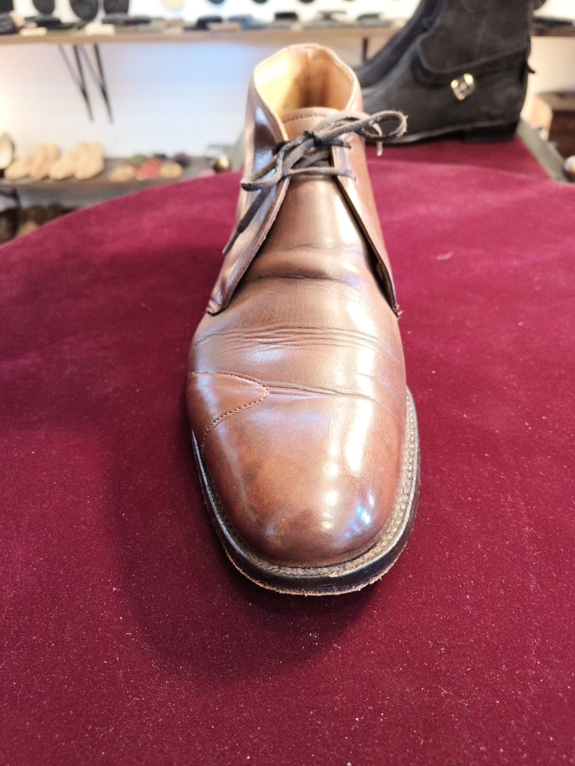 チャーチ カスタムグレード 革破れ修理 施工後 つま先付近 近接｜横浜 靴修理