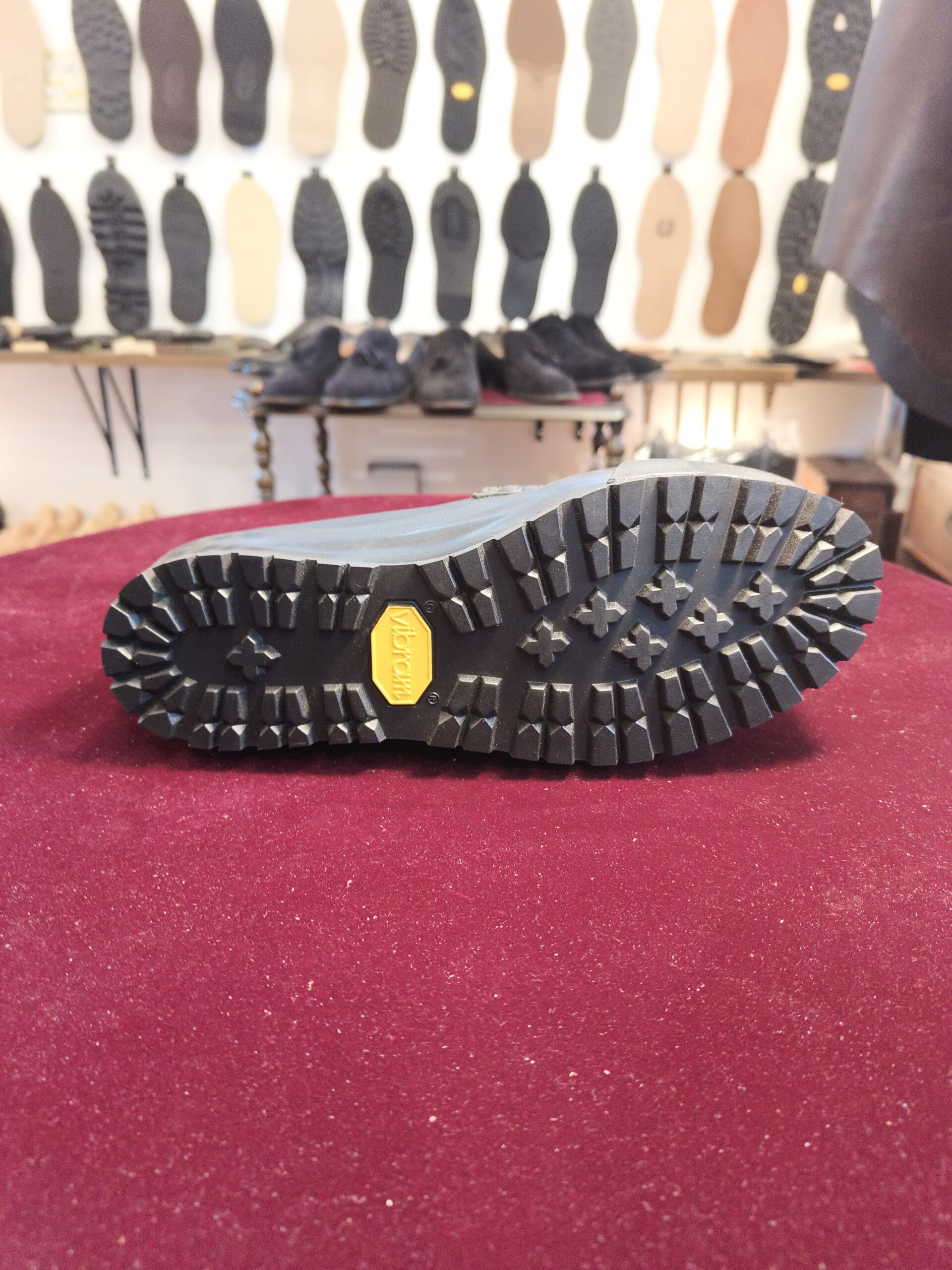 【横浜 靴修理／靴修理 郵送】CONVERSE JACK PURCELL 1935 新品ソール補強 修理後 ソール裏面（Vibramラグパターン）