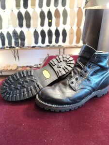 レッドウィング 9104 オールソール修理 vibram 1136 施工後の仕上がり 横浜 靴修理 郵送 靴修理 全国対応