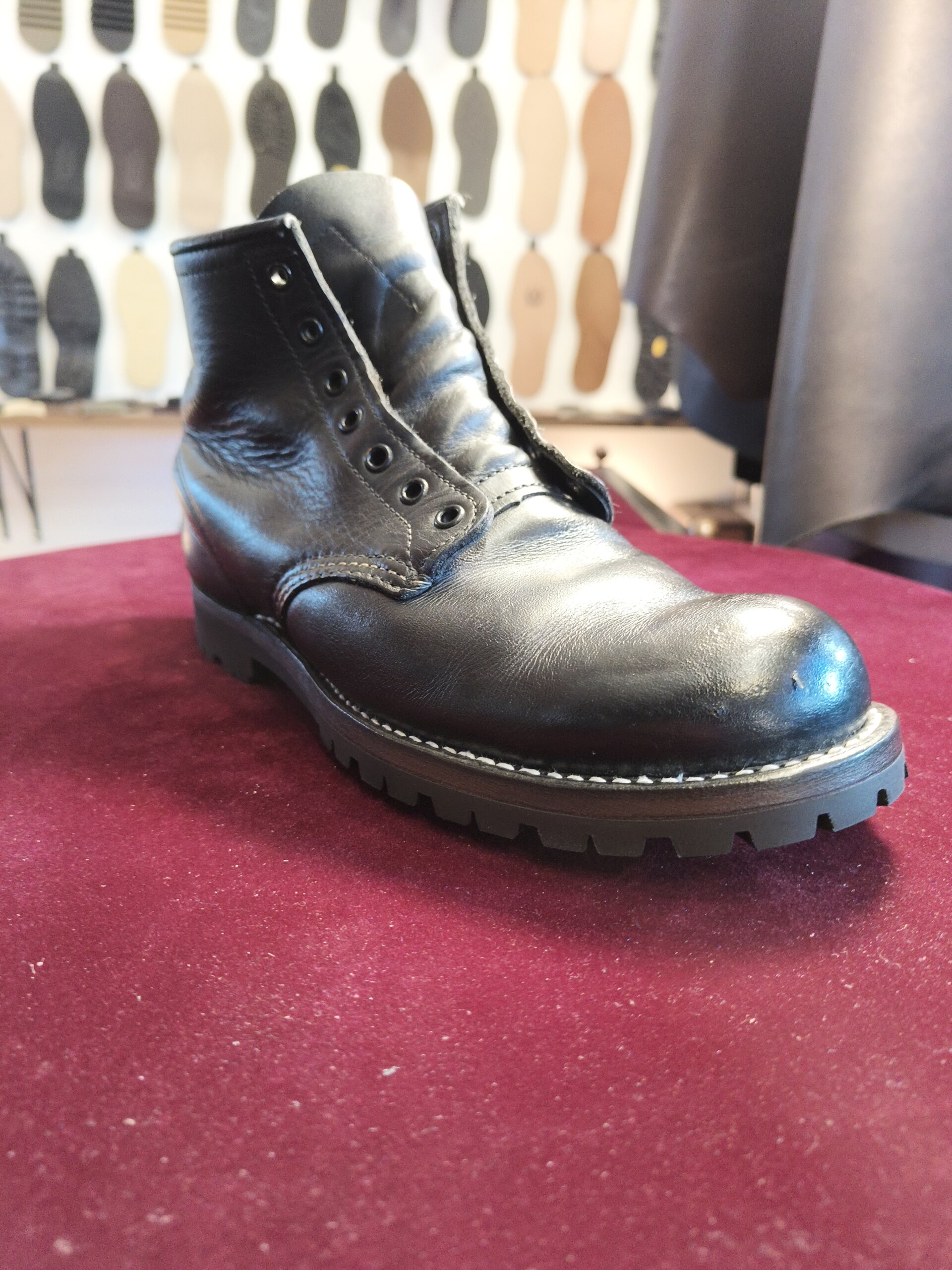 レッドウィング 9104 ブーツ 反対側サイド 修理後 オールソール交換 横浜 靴修理 郵送 靴修理 全国対応
