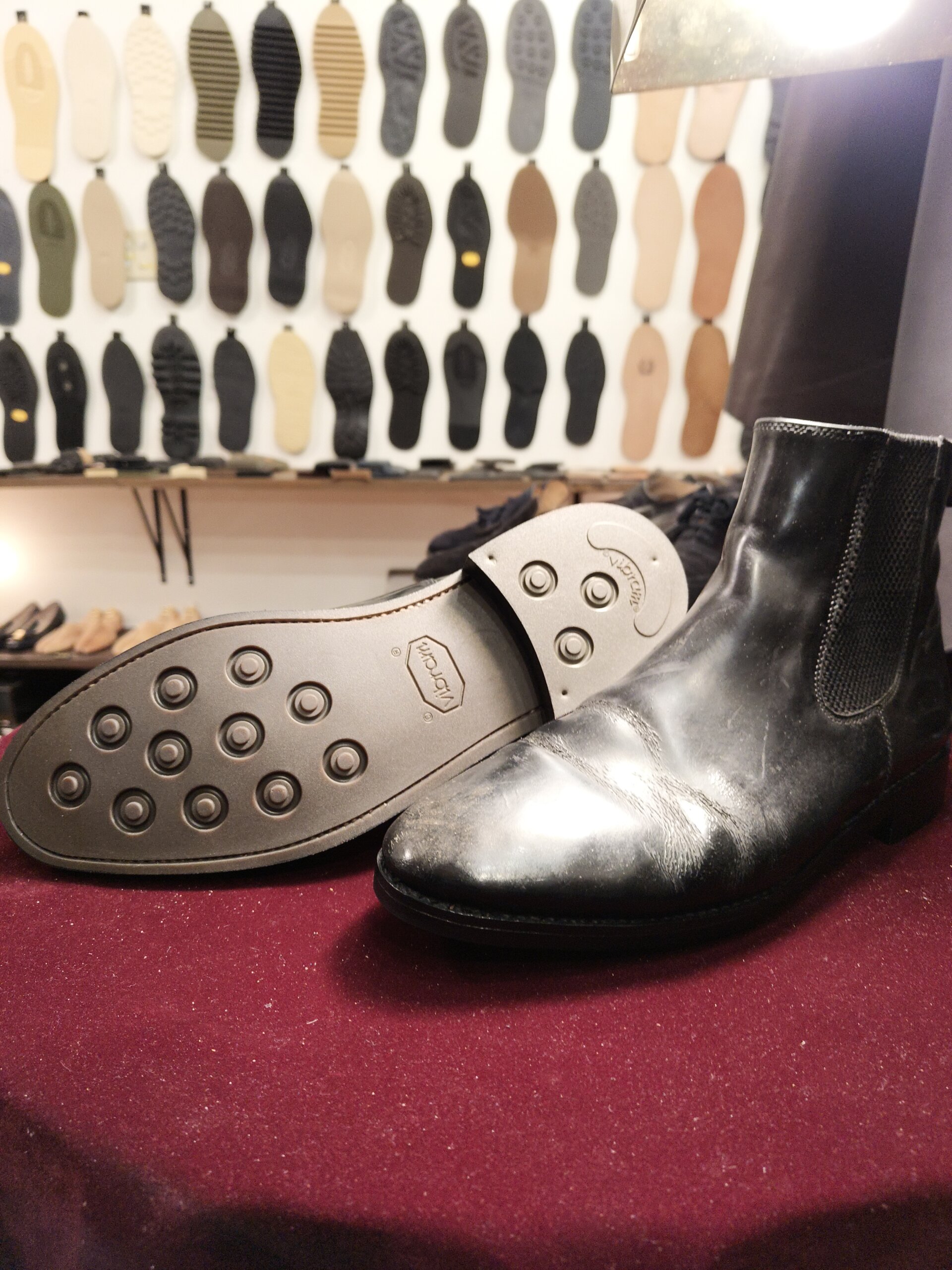 Samuel Windsor チェルシーブーツ オールソール後の靴底（横浜 靴修理 靴修理 郵送）