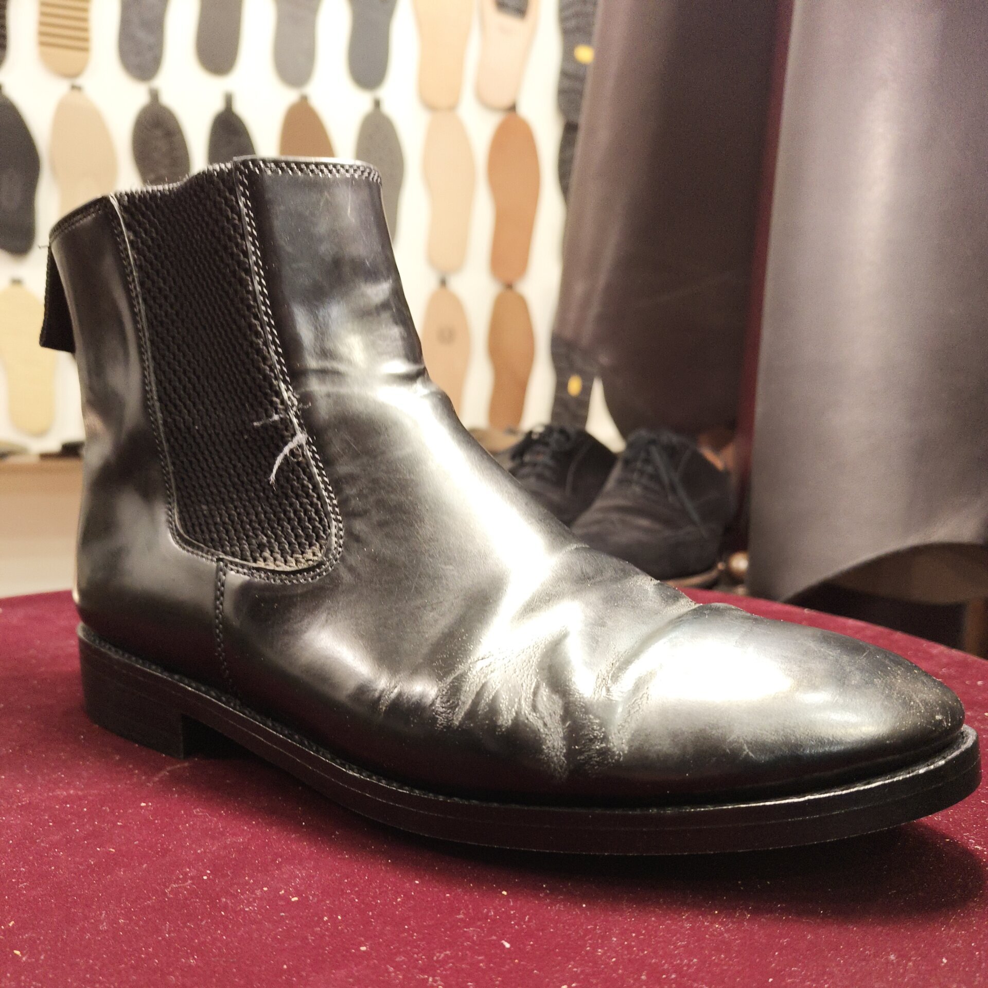 Samuel Windsor チェルシーブーツ完成（オールソール後の仕上がり）｜横浜 靴修理 靴修理 郵送