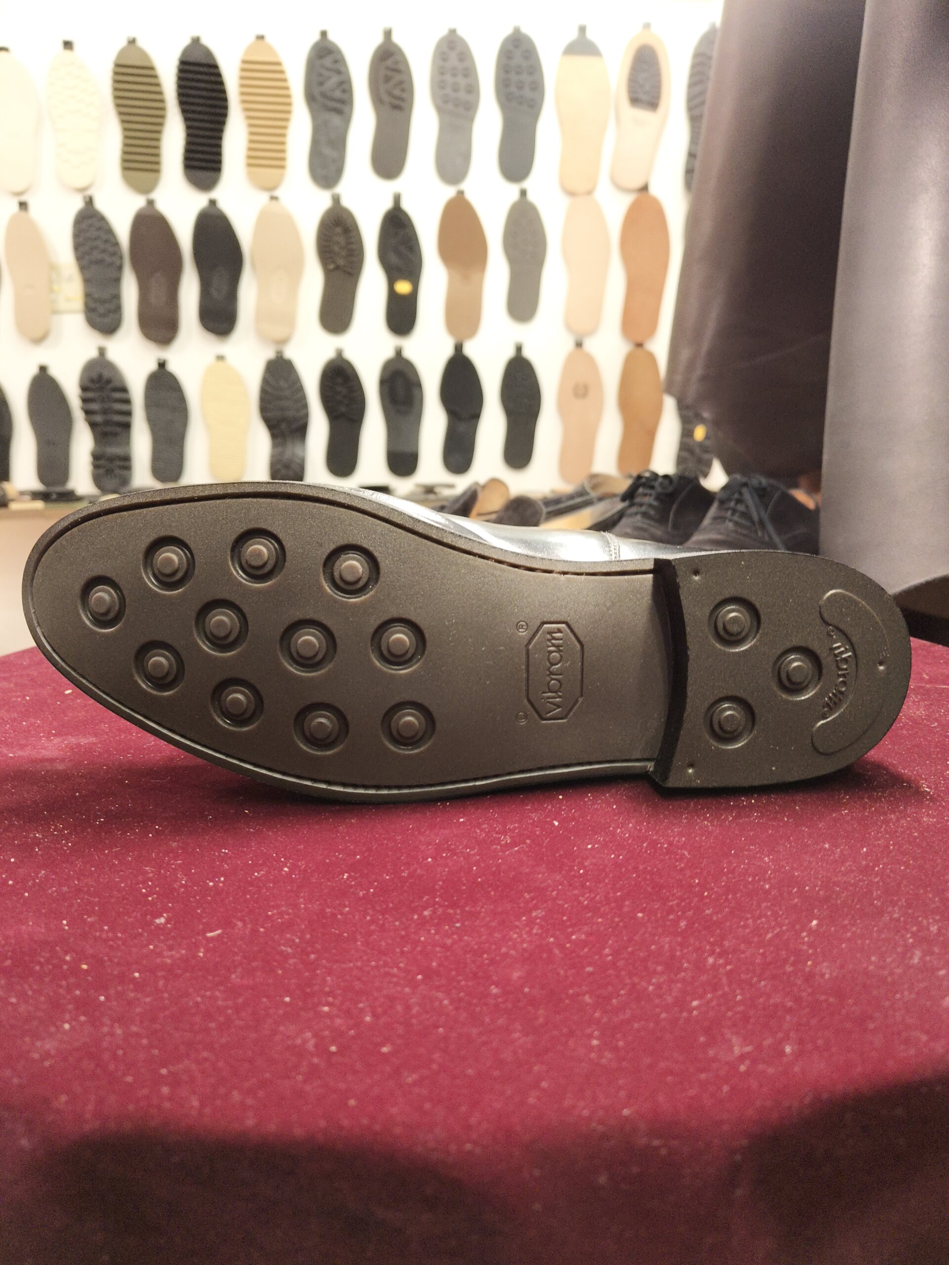 Samuel Windsor ブーツ オールソール交換後 全体写真 Vibramソール 郵送 靴修理