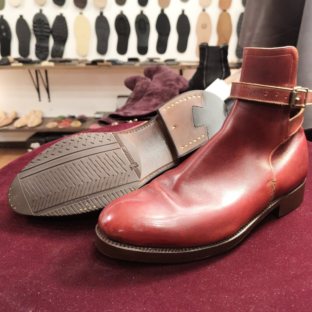 横浜 靴修理 郵送 靴修理 全国対応｜Schnieder ブーツ オールソール修理後 ミシュランソールで再構築