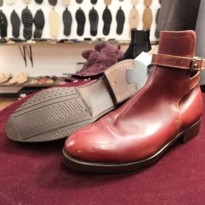 横浜 靴修理 郵送 靴修理 全国対応｜Schnieder ブーツ オールソール修理後 ミシュランソールで再構築