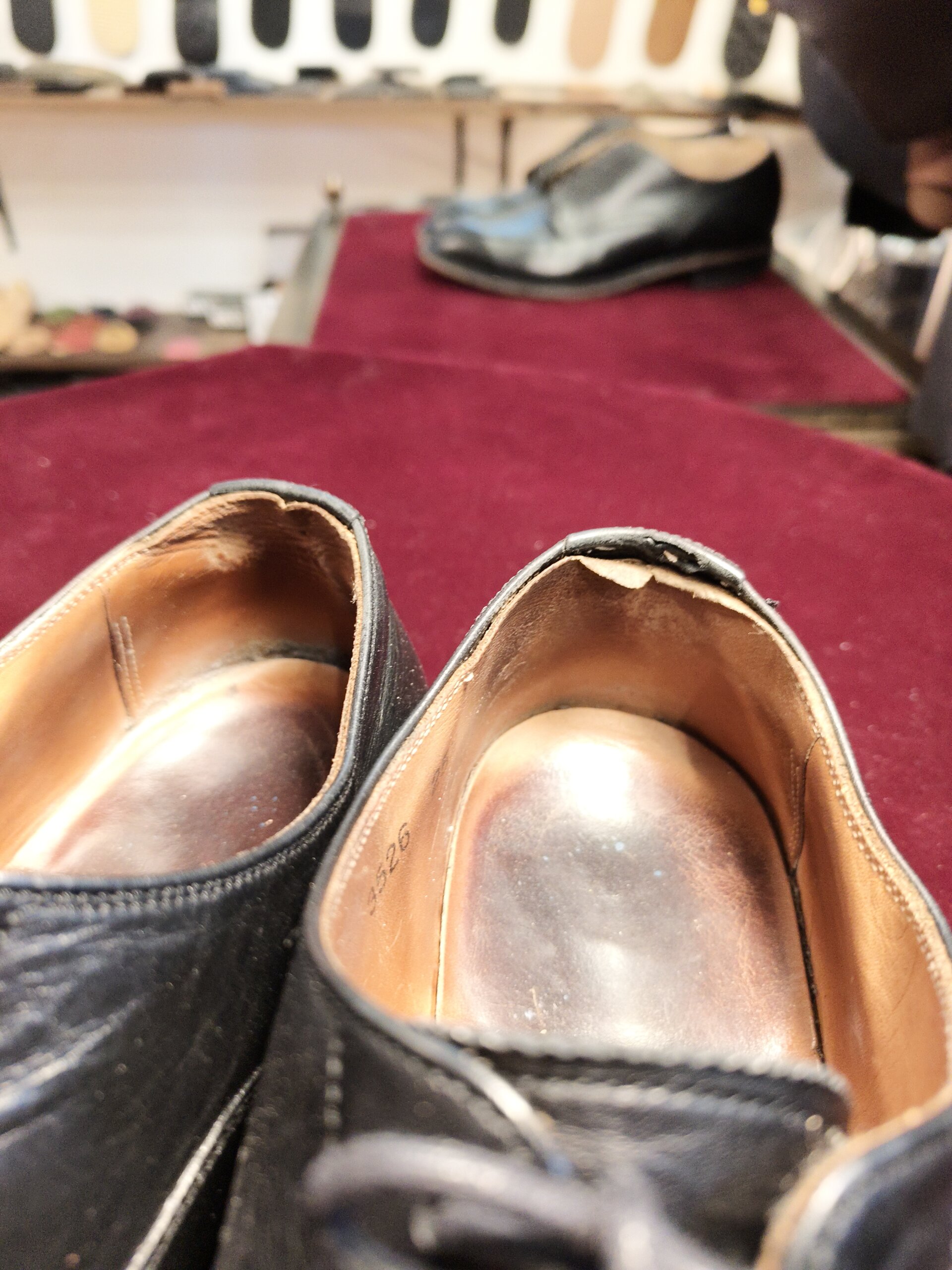 SCOTCH GRAIN（スコッチグレイン）履き口内側の傷み（ビフォー）｜横浜 靴修理・郵送 靴修理