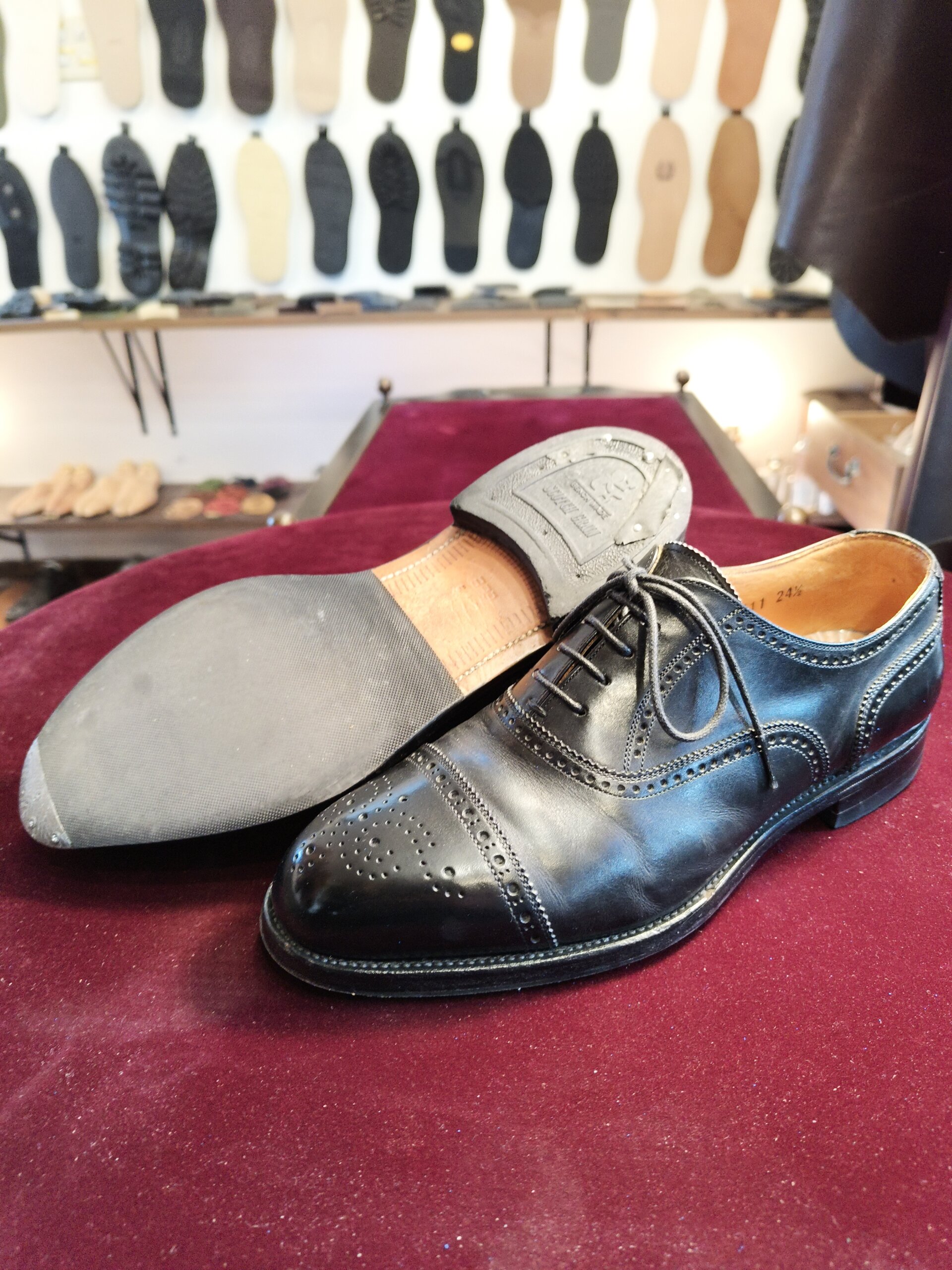 スコッチグレイン 靴修理 横浜｜トップリフト交換を含む修理前の全体写真（ビフォー）