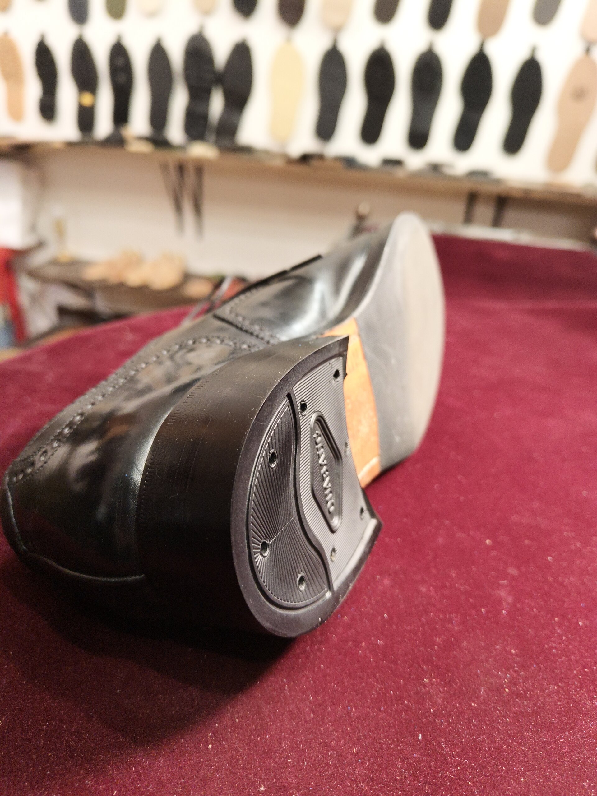 スコッチグレイン 靴修理 郵送｜トップリフト交換後（ヒール側面の仕上がり アフター）