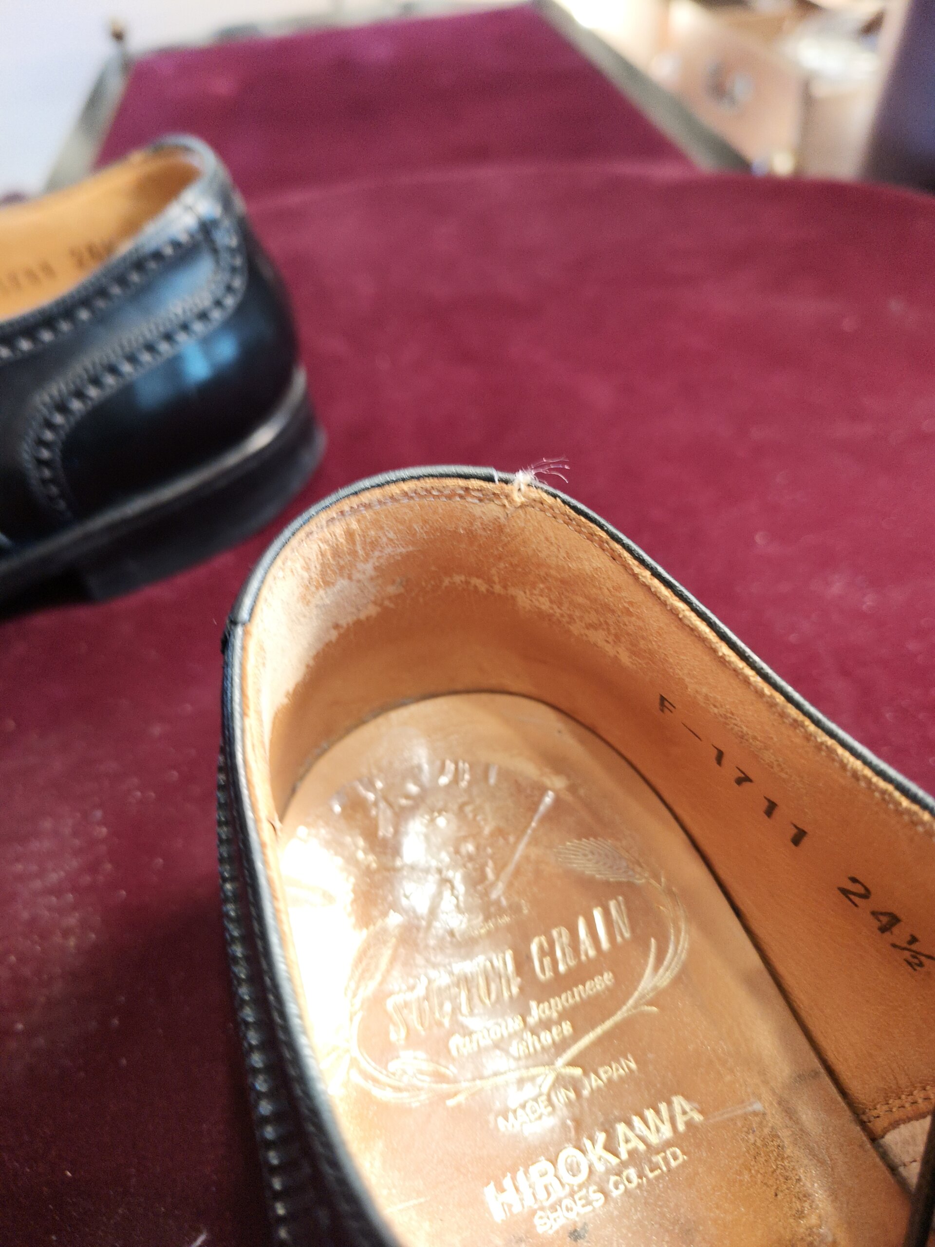 スコッチグレイン 靴修理 横浜｜履き口内側とカウンターライニングの擦れ・劣化 修理前の状態
