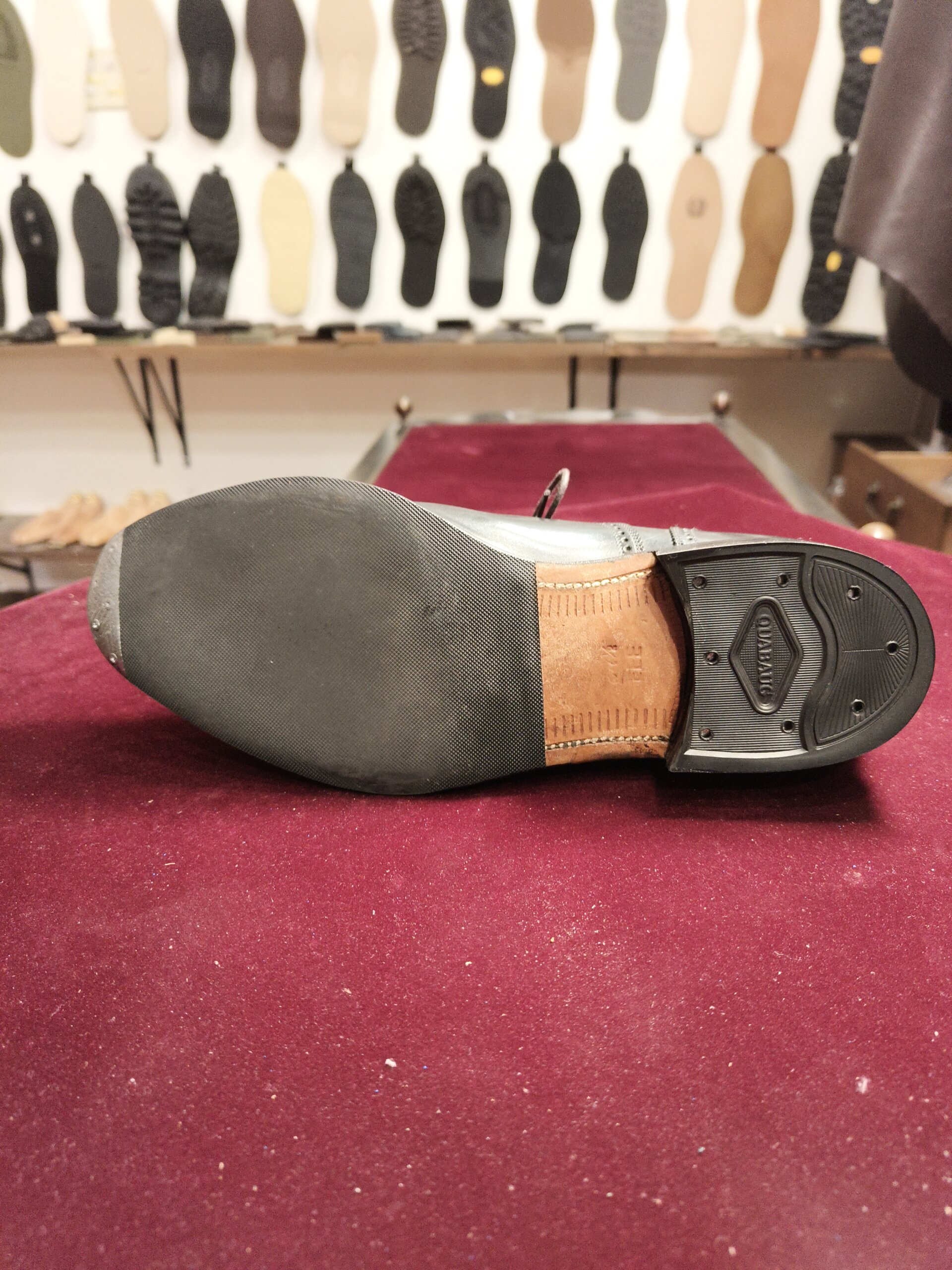 スコッチグレイン 靴修理 横浜｜トップリフト交換後の靴底（アウトソール全体 アフター）