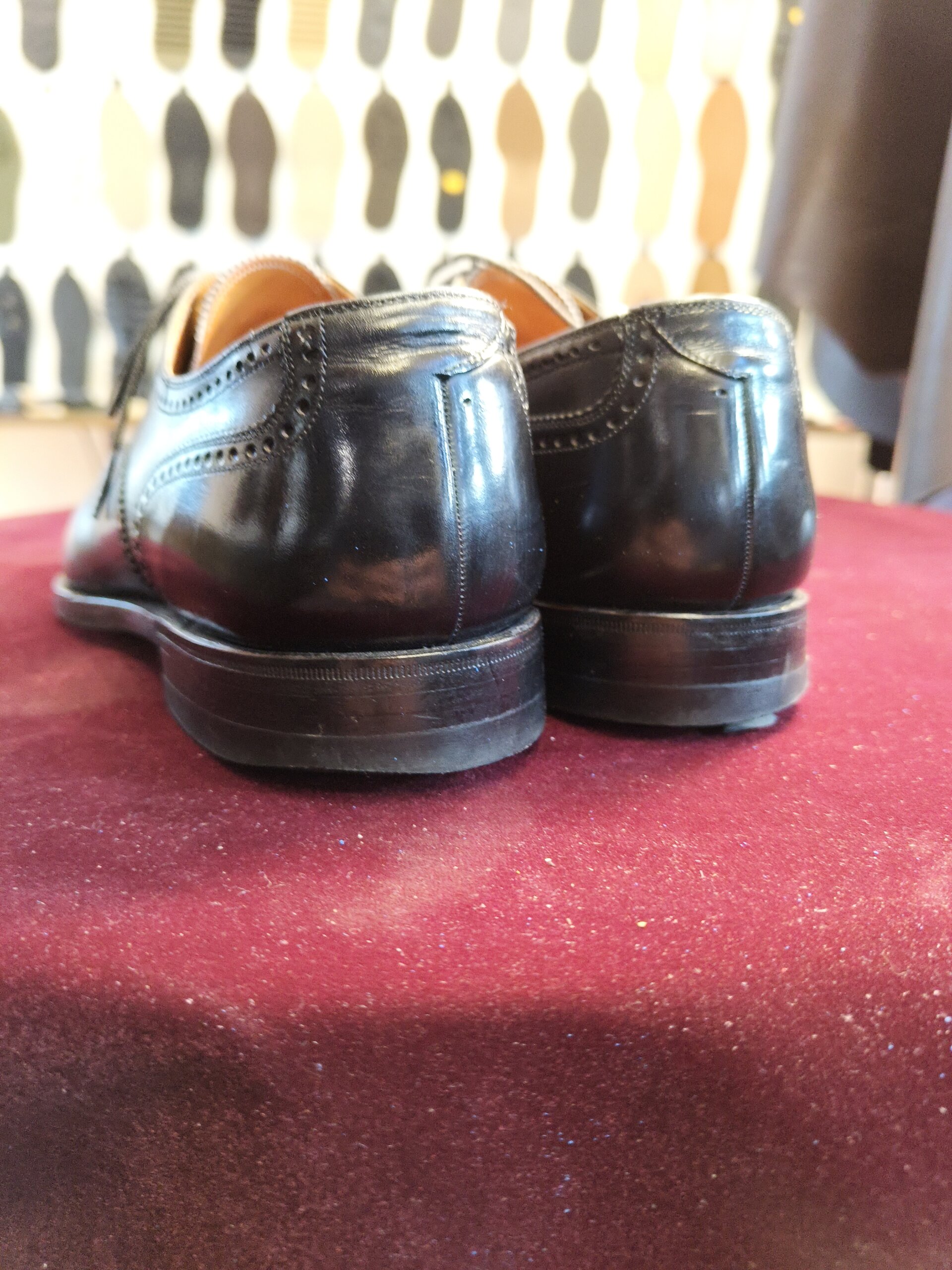 スコッチグレイン 靴修理 郵送｜踵まわりの状態確認（ヒール外観）修理前