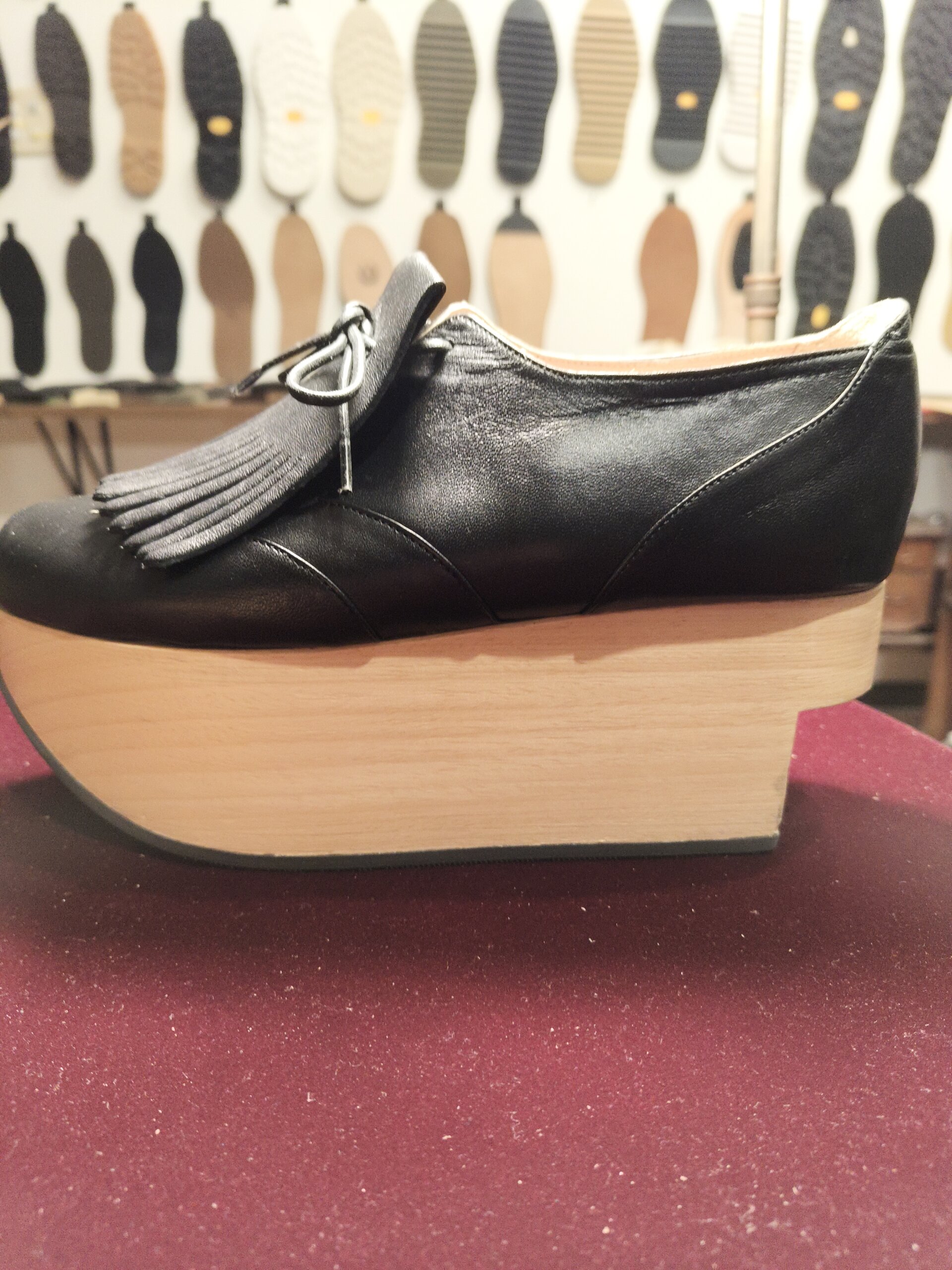 Vivienne Westwood ROCKING HORSE GOLF シューズ左右 オールソール後 仕上がり確認 横浜 靴修理 郵送 靴修理