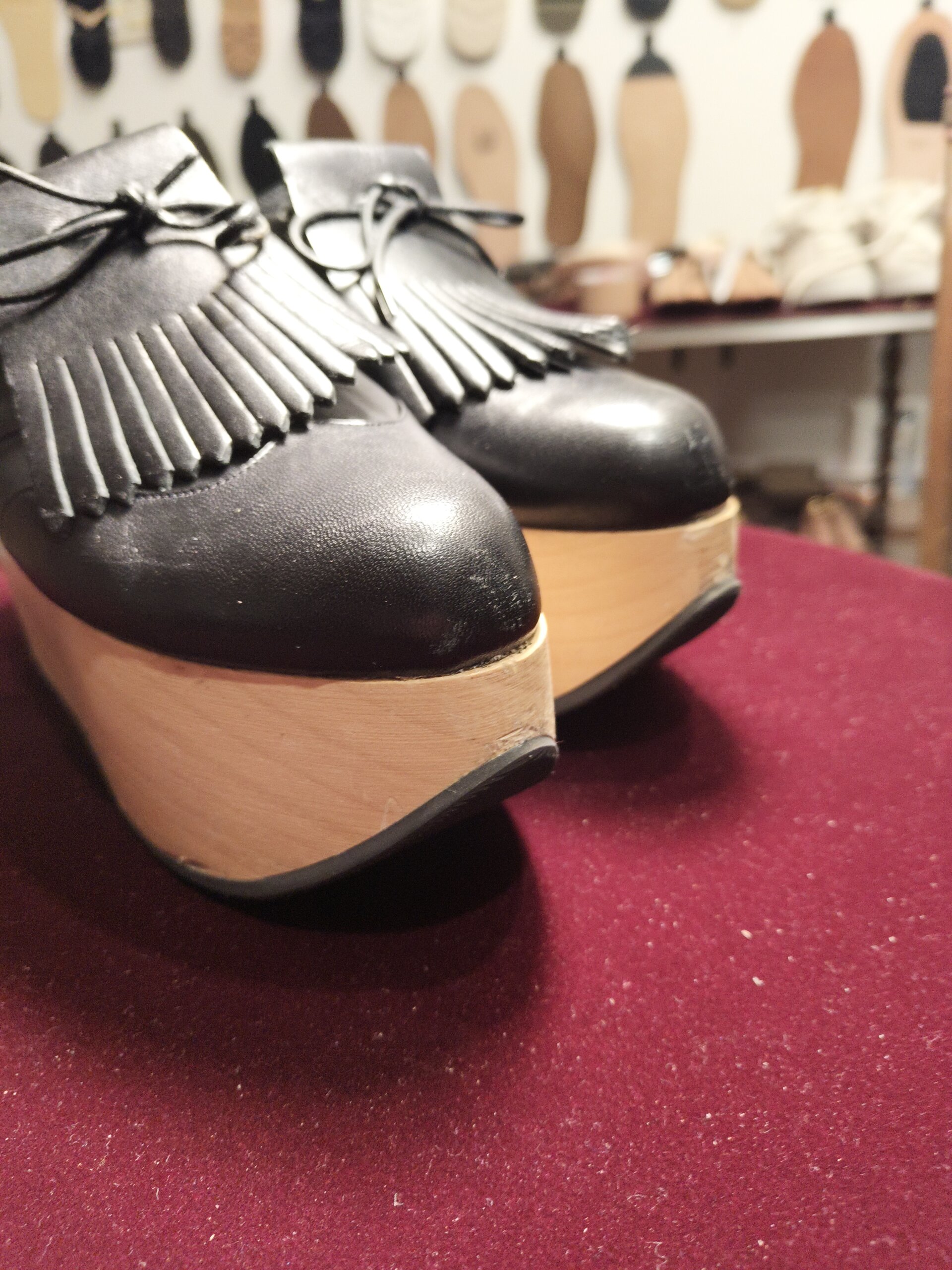 Vivienne Westwood ROCKING HORSE GOLF オールソール後 つま先側の立体感と仕上げ 横浜 靴修理 郵送 靴修理 全国対応