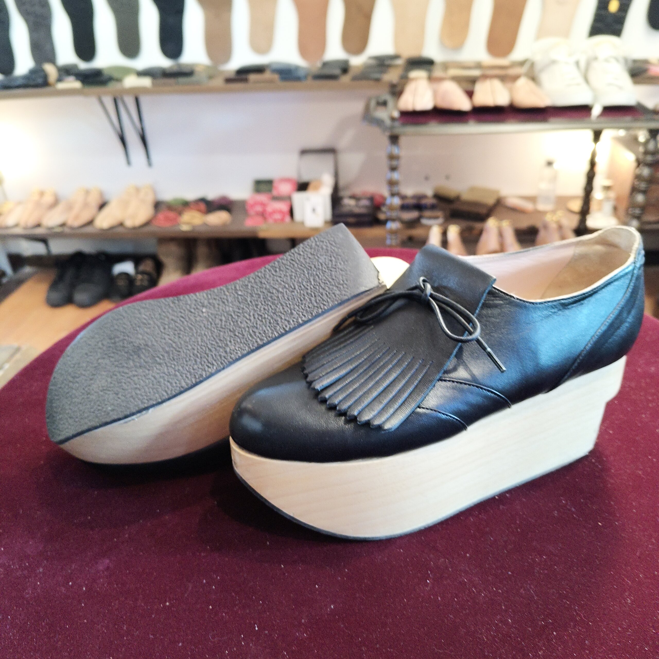 Vivienne Westwood ROCKING HORSE GOLF シューズ ビフォー オールソール前の状態 横浜 靴修理 靴修理 郵送 全国対応