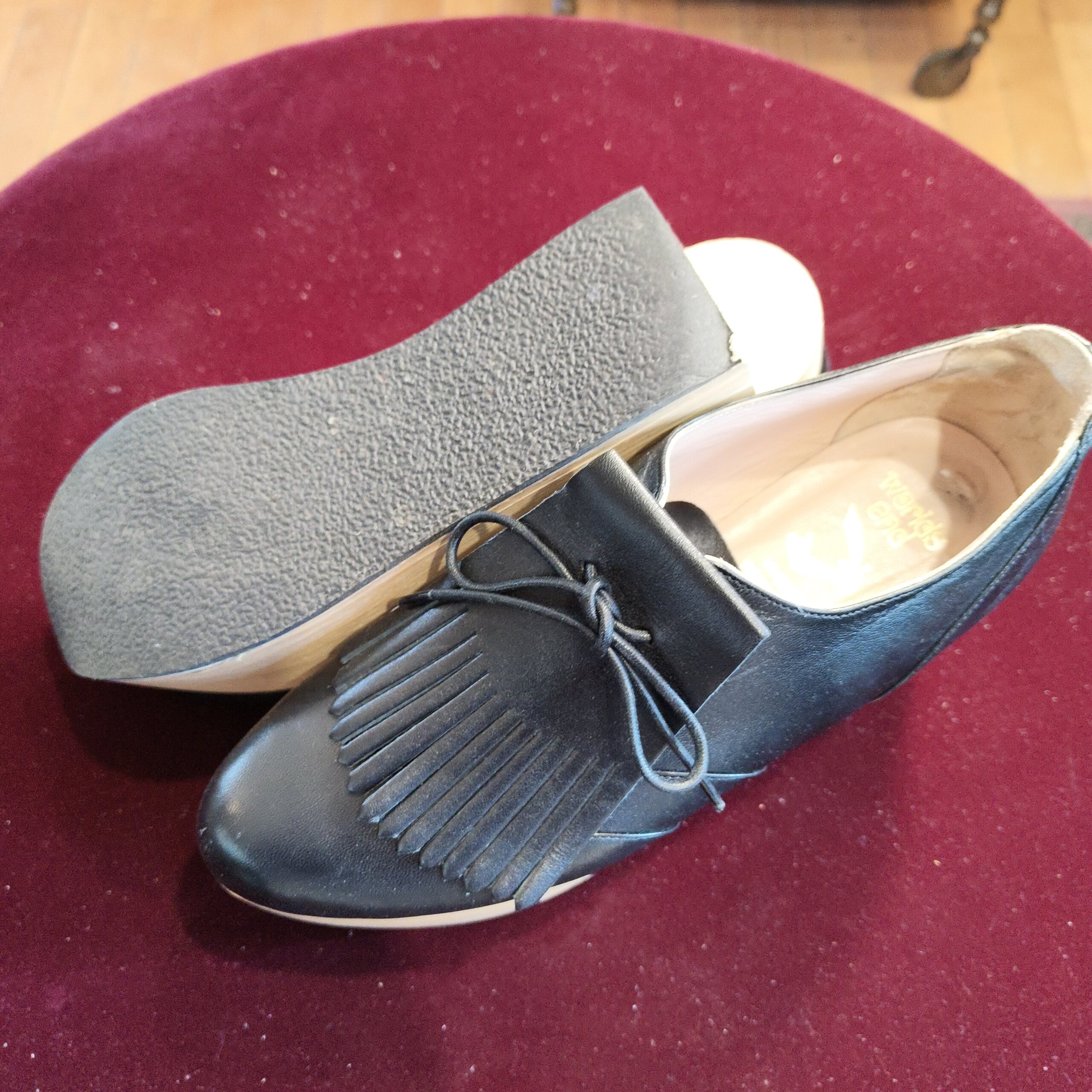 Vivienne Westwood ROCKING HORSE GOLF ビフォー 俯瞰写真 ソール交換前 横浜 靴修理 靴修理 郵送 全国対応