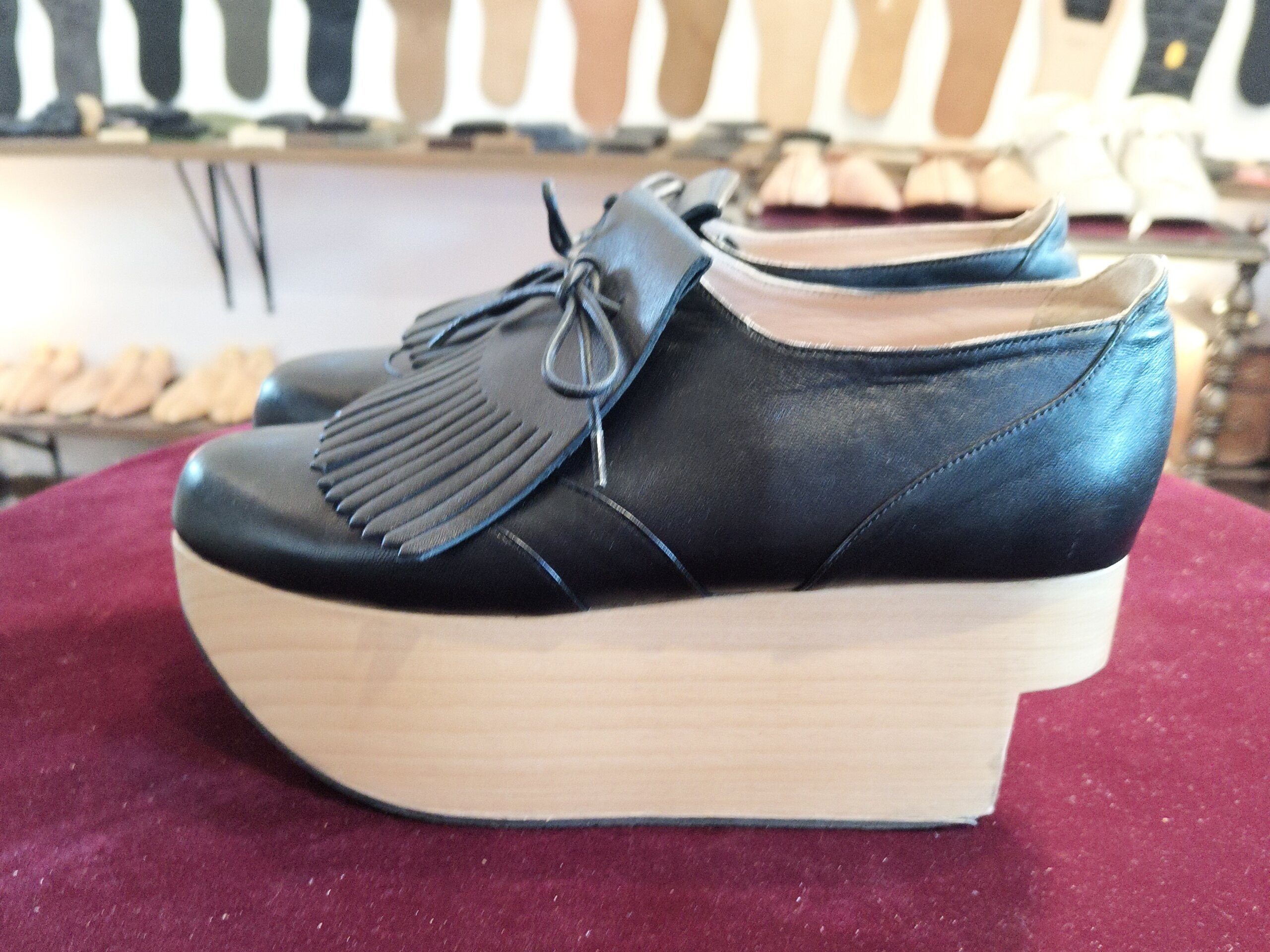 Vivienne Westwood ROCKING HORSE GOLF ビフォー 側面 2足 ソール交換前 横浜 靴修理 靴修理 郵送 全国対応