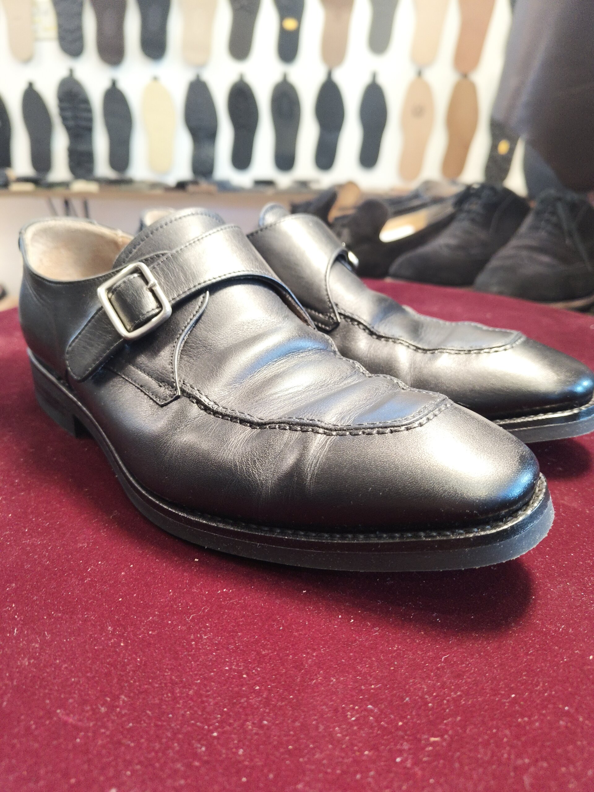 YANKO革靴のオールソール交換後のアウトソール仕上げ、横浜で行った高級靴修理