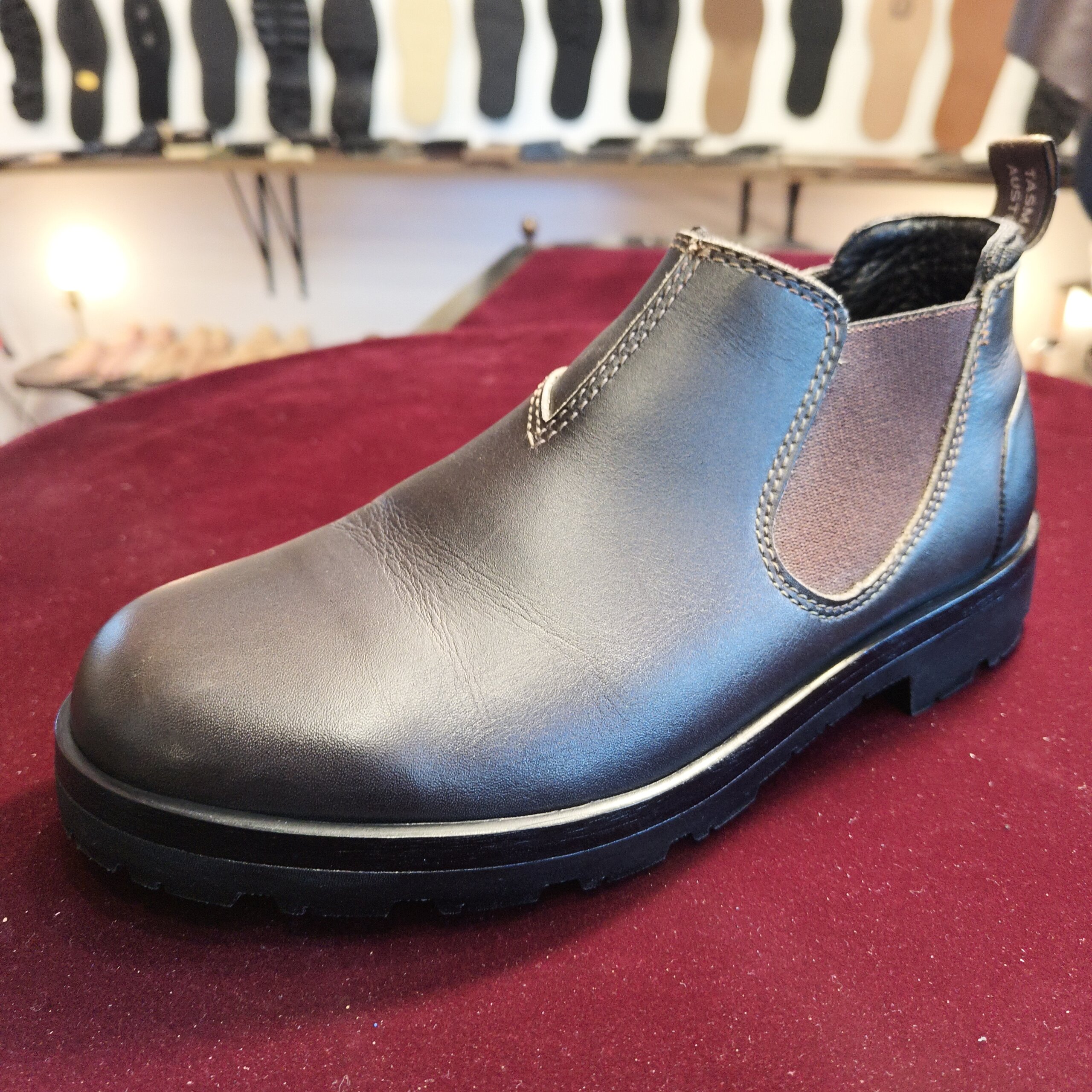 　代替えテキスト：ブランドストーン（BLUNDSTONE）オールソール後の側面（コバ〜ソールのライン）