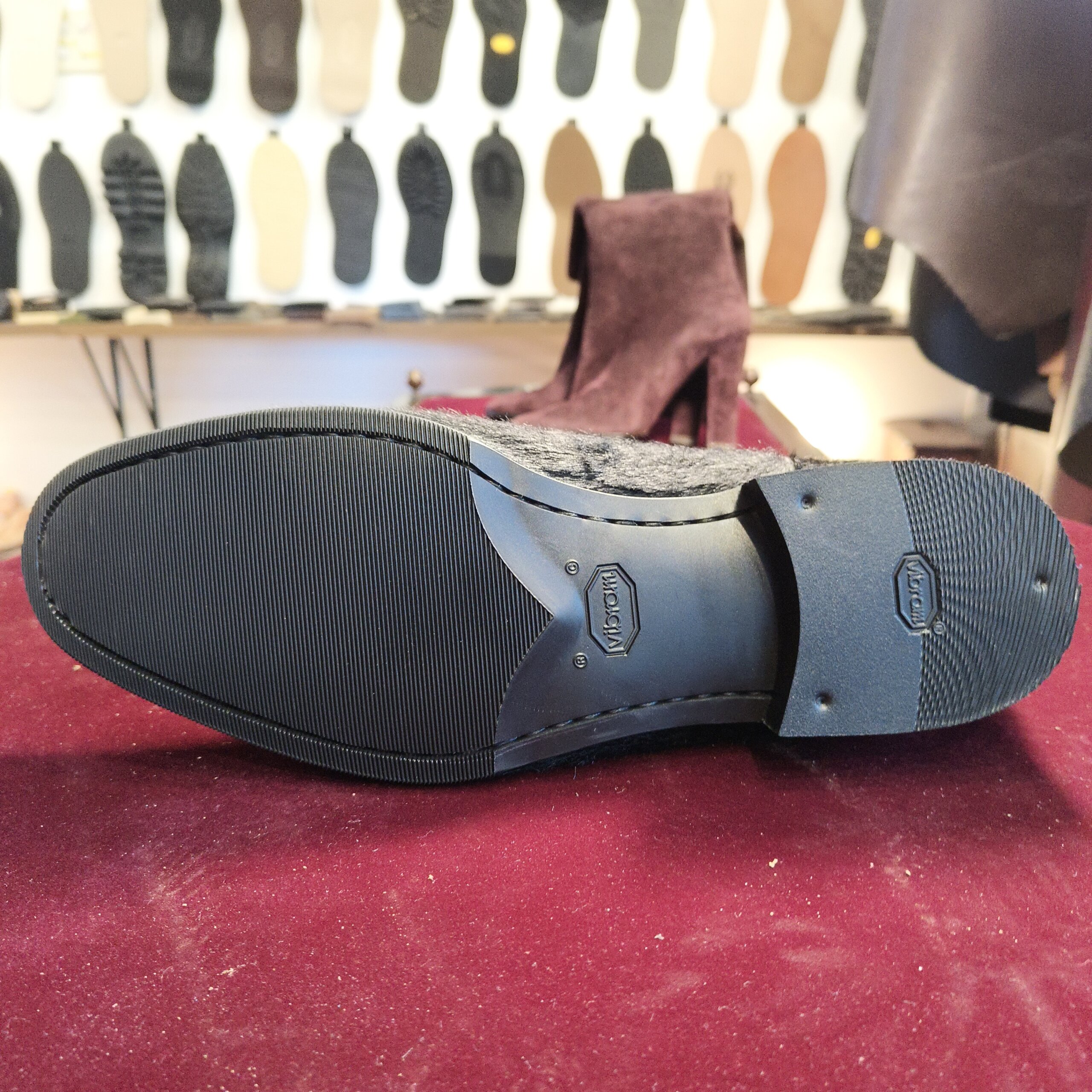 ハラコブーツのオールソール修理後　ソール全体の仕上がり（底面）　横浜 靴修理 靴修理 郵送