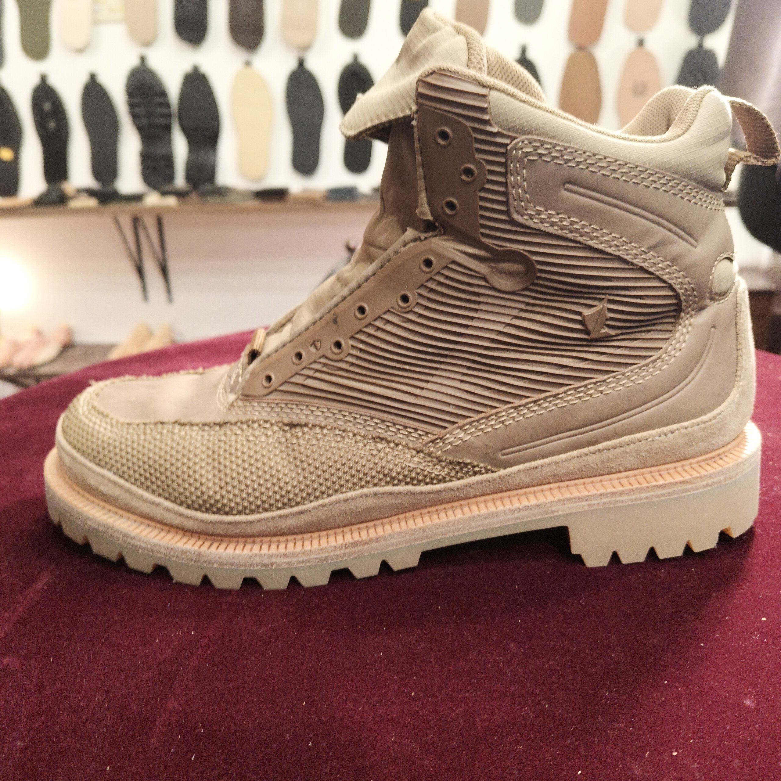 LALEDのカスタムオールソール修理後 側面全体の仕上がり