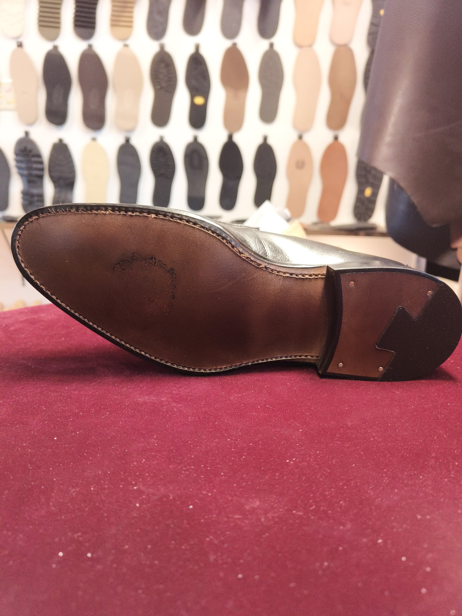 LOTTUSSE（ロトゥセ）オールソール修理後のレザーソール（横浜 靴修理）