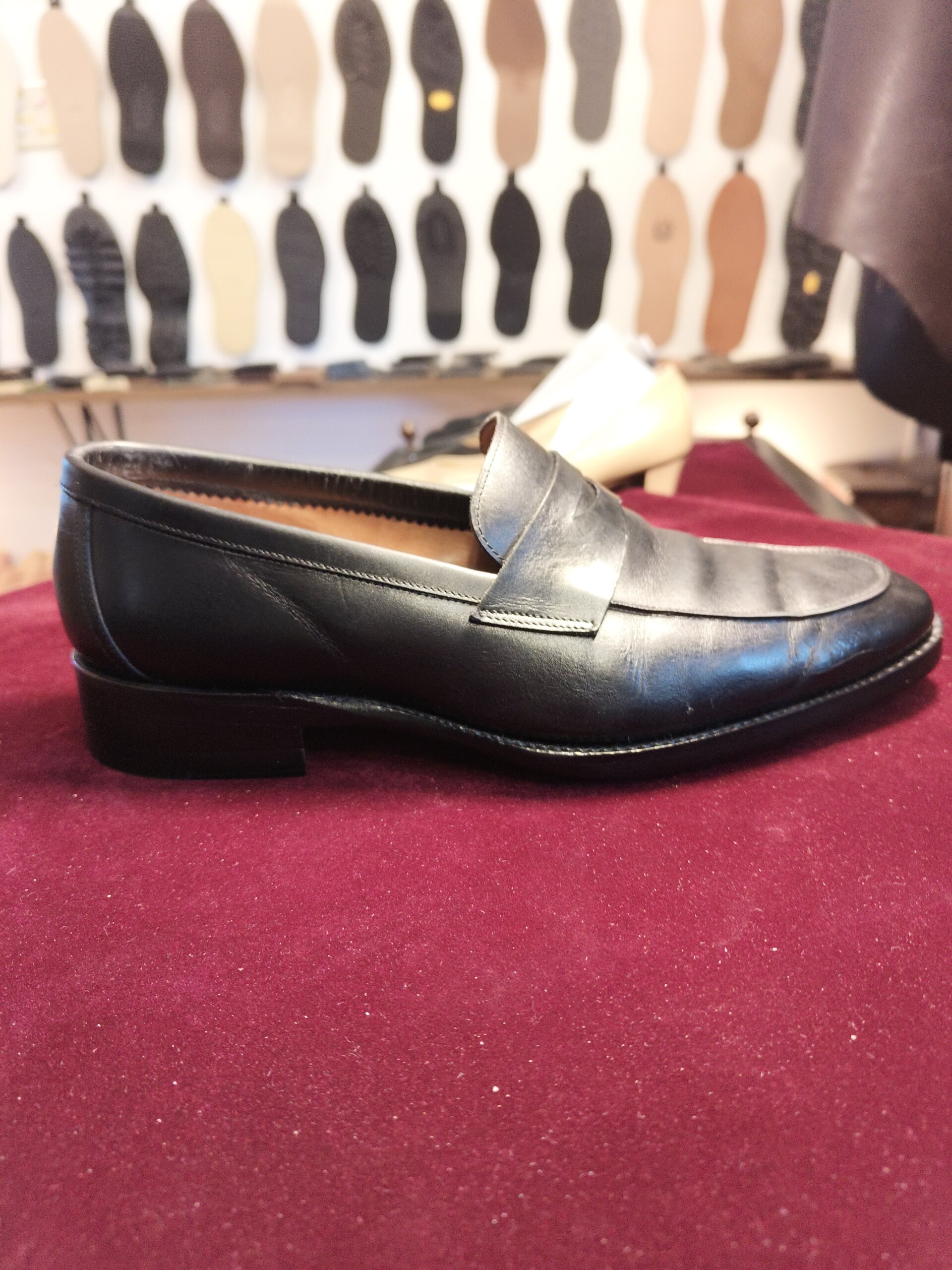 LOTTUSSE（ロトゥセ）ローファーの側面（反対側）オールソール修理後（横浜 靴修理）