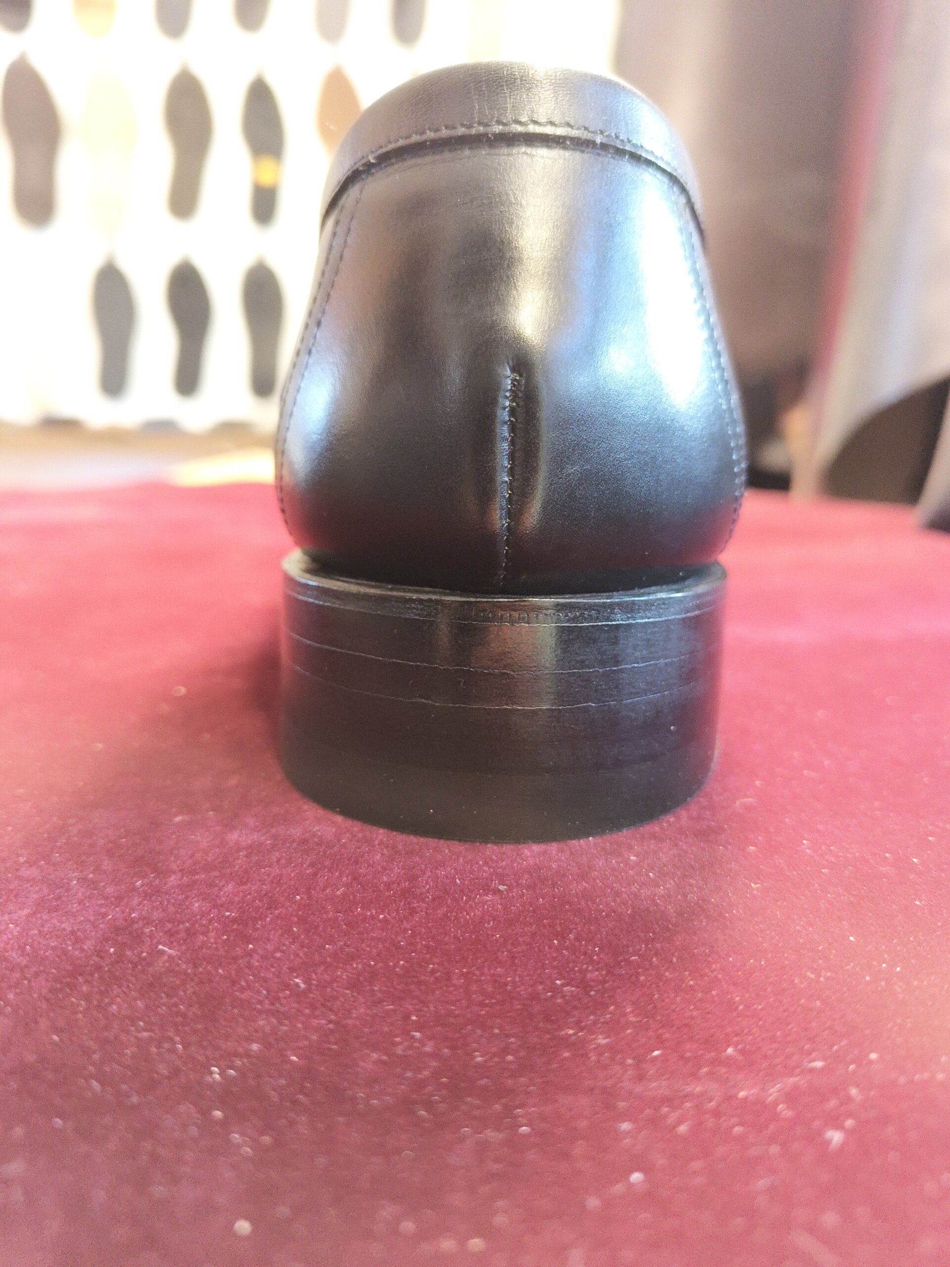 LOTTUSSE（ロトゥセ）ヒール後方の仕上がり・オールソール修理後（横浜 靴修理）