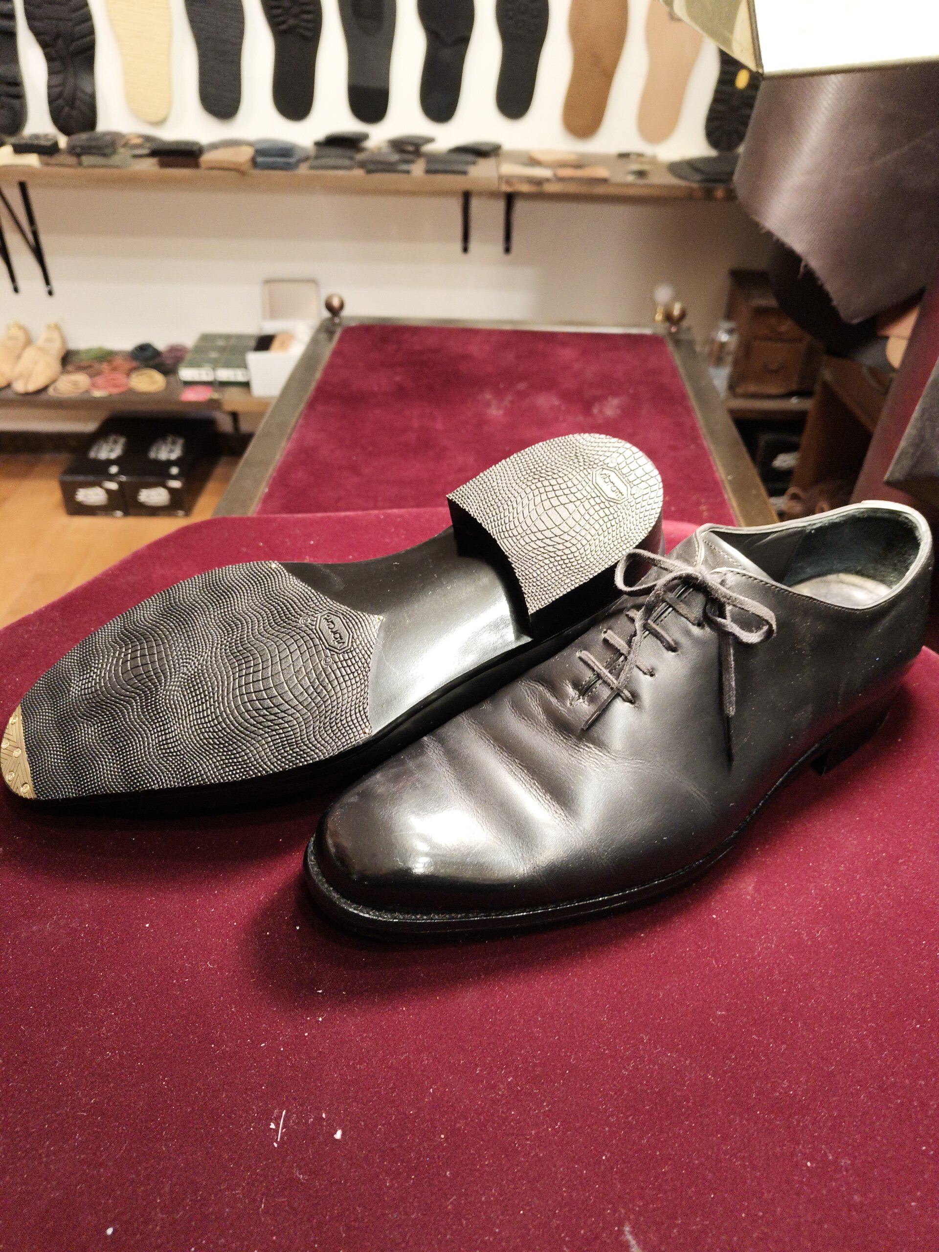 宮城興業のオールソール修理を行いました。