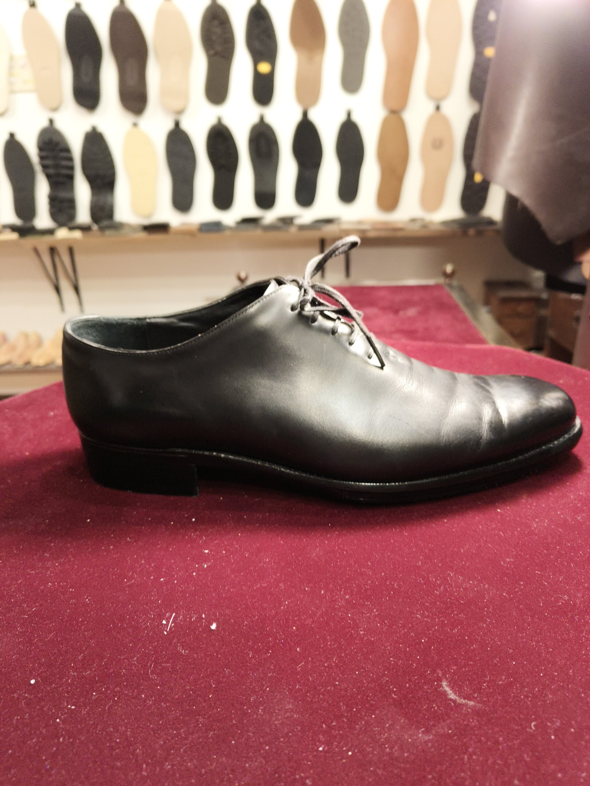 宮城興業の革靴をオールソール修理した後の側面写真 横浜の靴修理実例